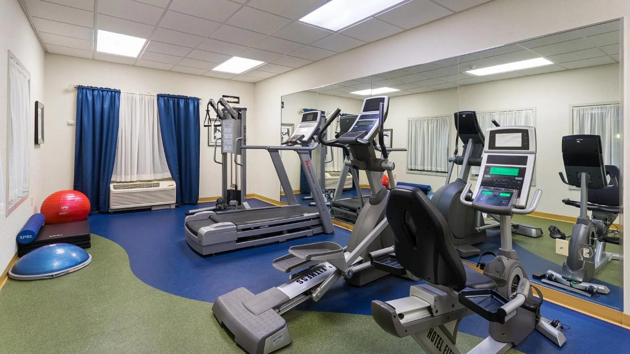 Fitness centre/facilities in Holiday Inn Express and Suites Stroudsburg-Poconos by IHG