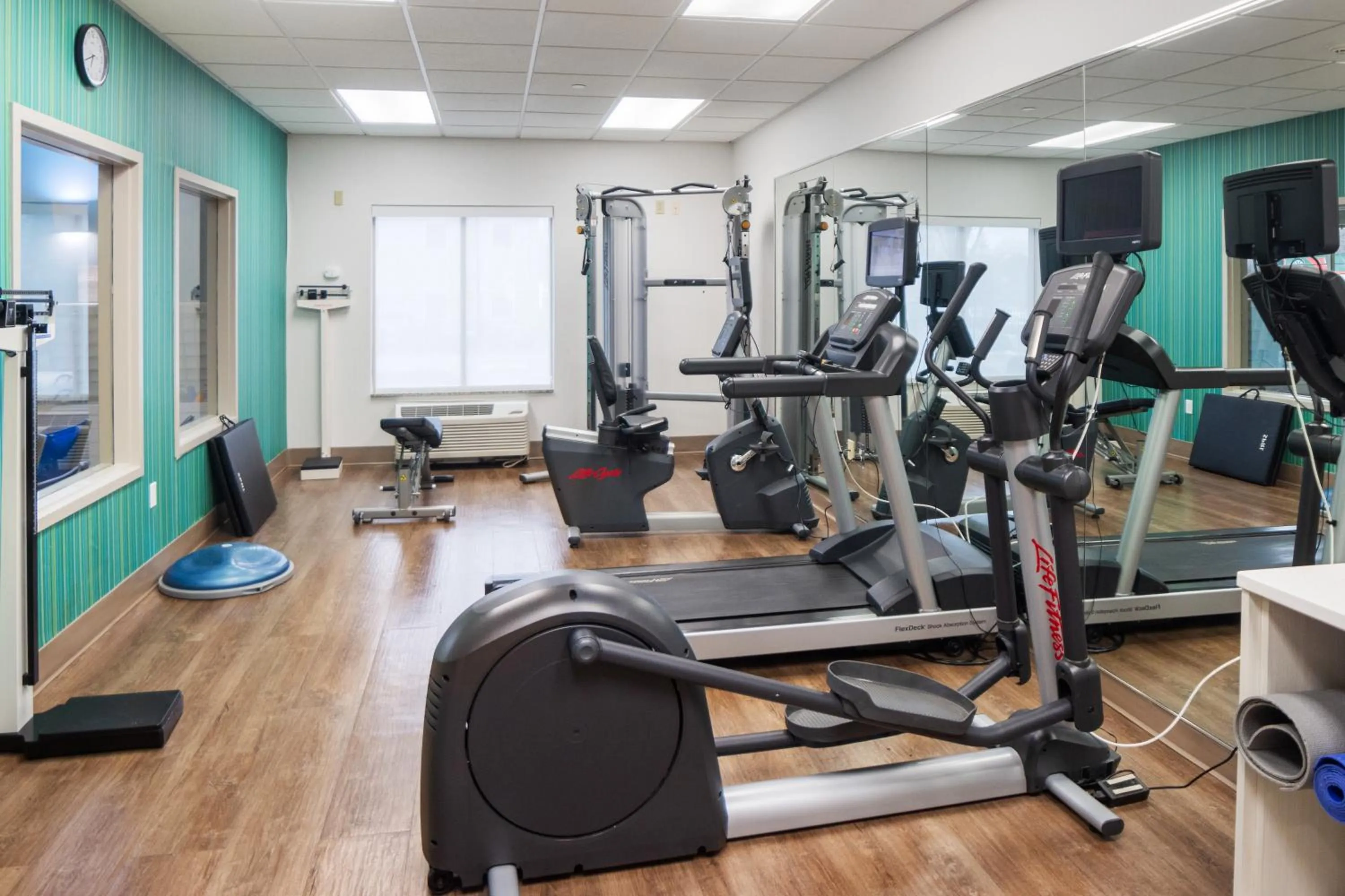 Fitness centre/facilities in Holiday Inn Express and Suites Stroudsburg-Poconos by IHG
