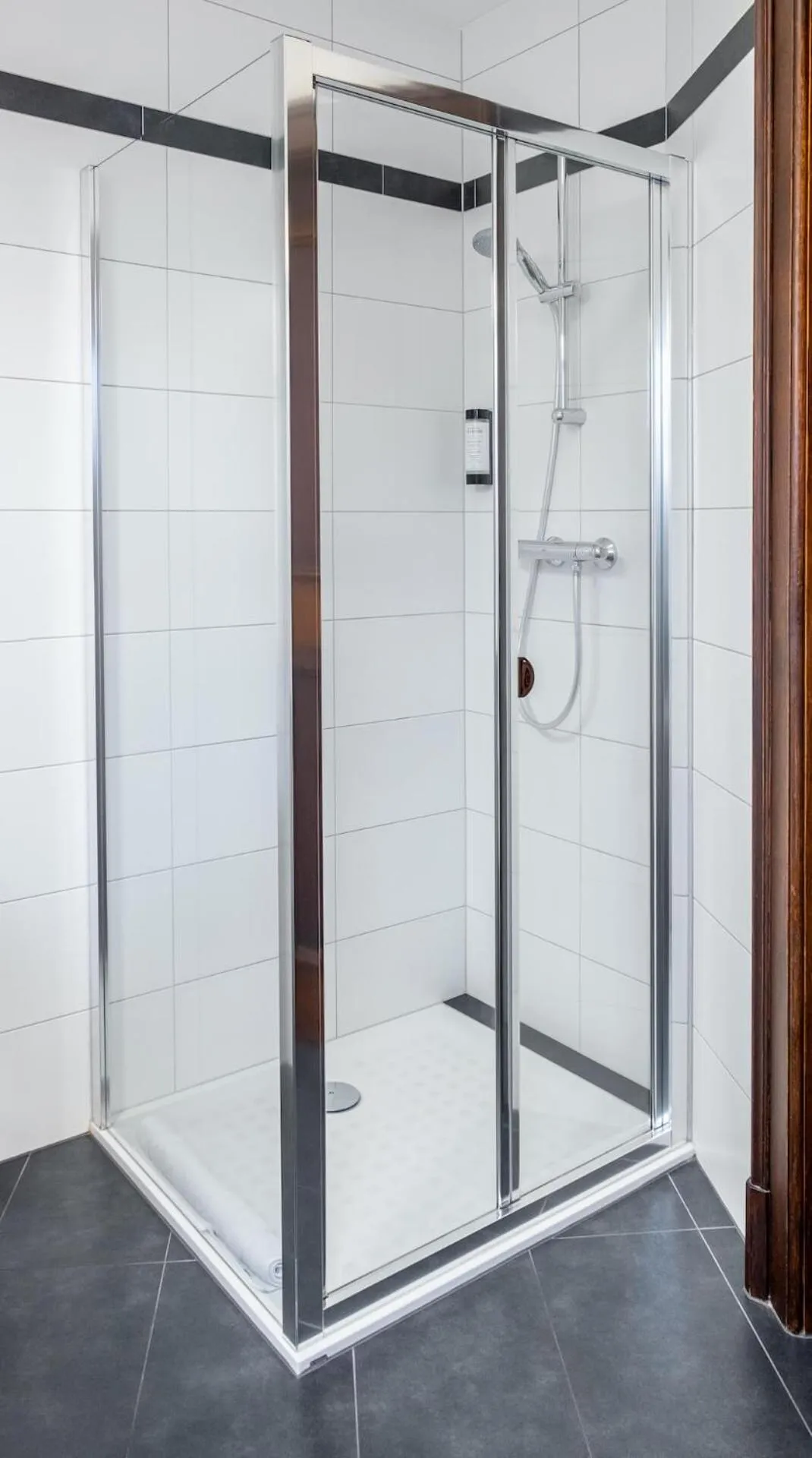 Shower in Hôtel au Heimbach