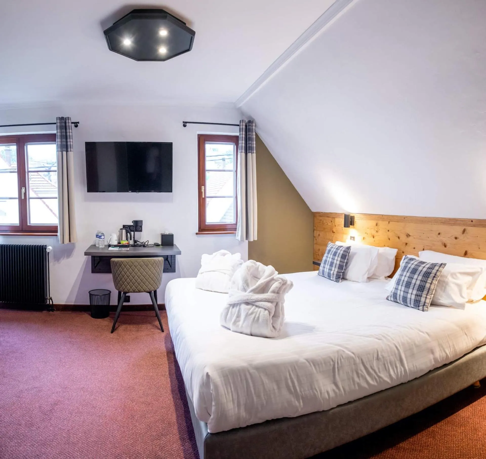 Property building, Bed in Hôtel au Heimbach