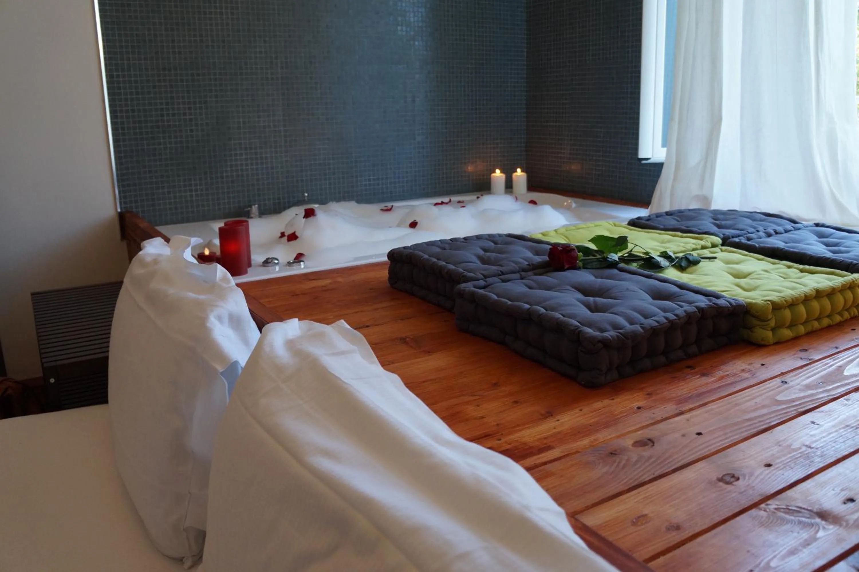 Hot Tub, Bed in Jacuzzi Rooms