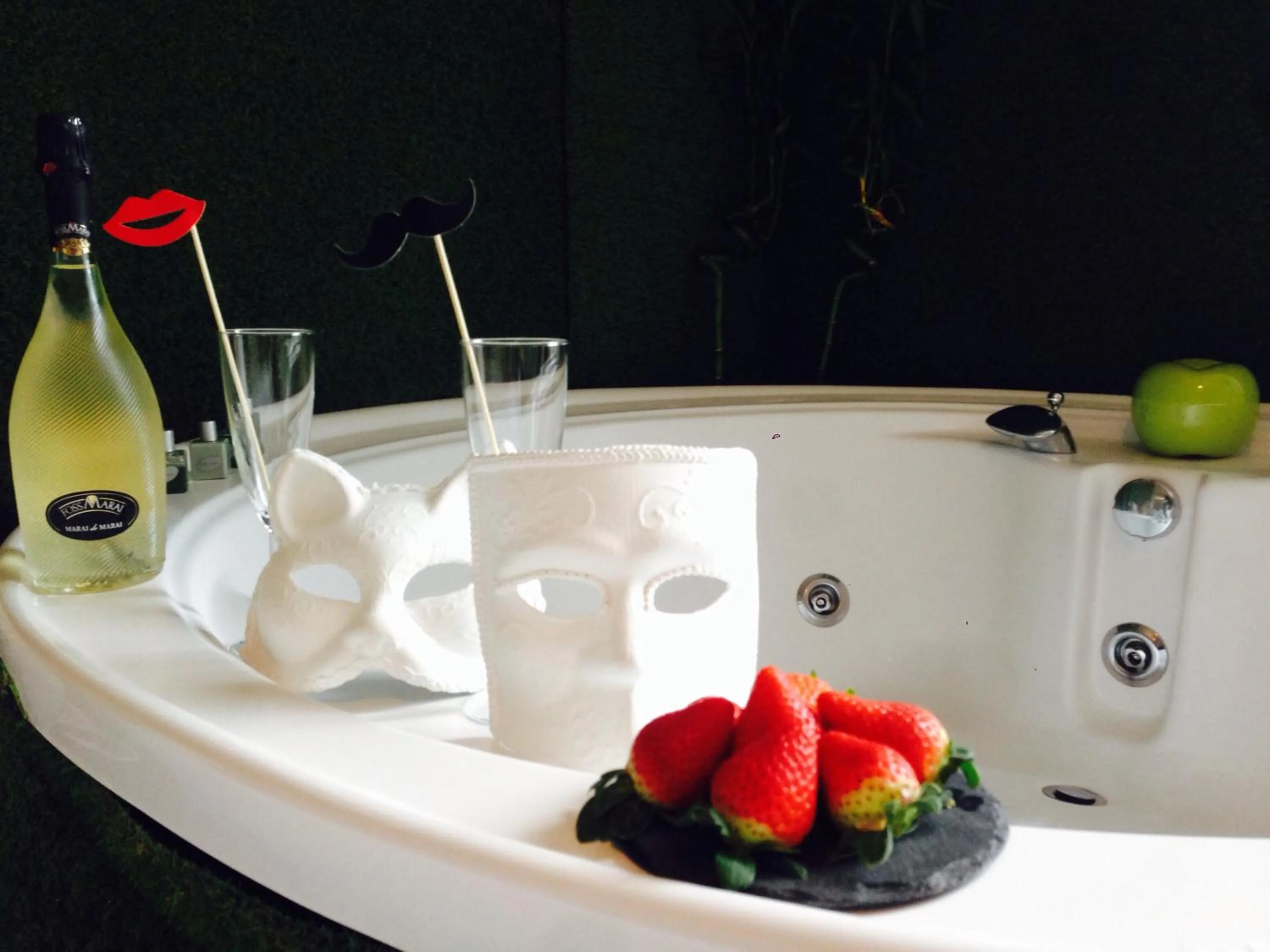 Hot Tub in Jacuzzi Rooms