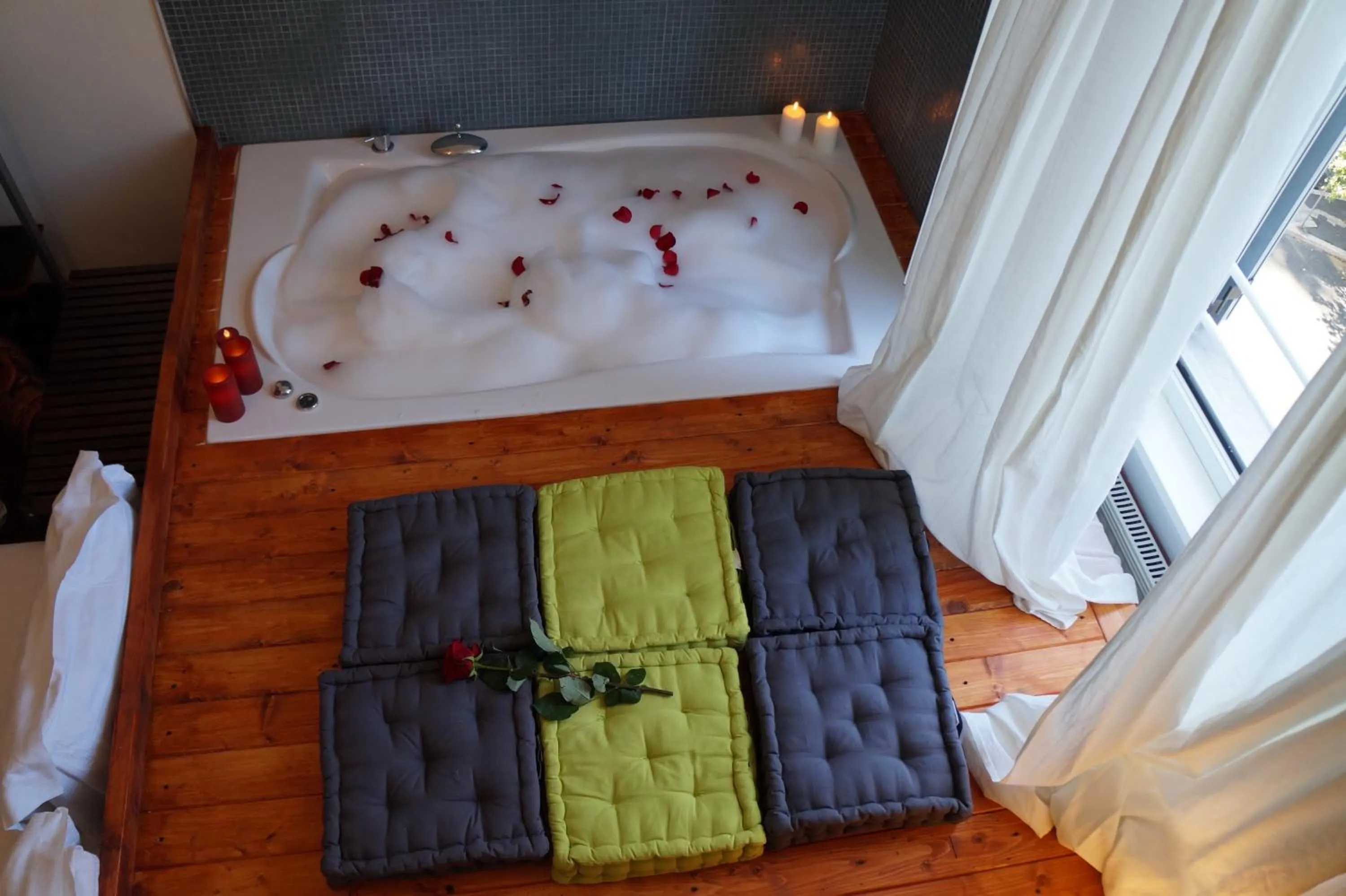 Hot Tub, Bed in Jacuzzi Rooms