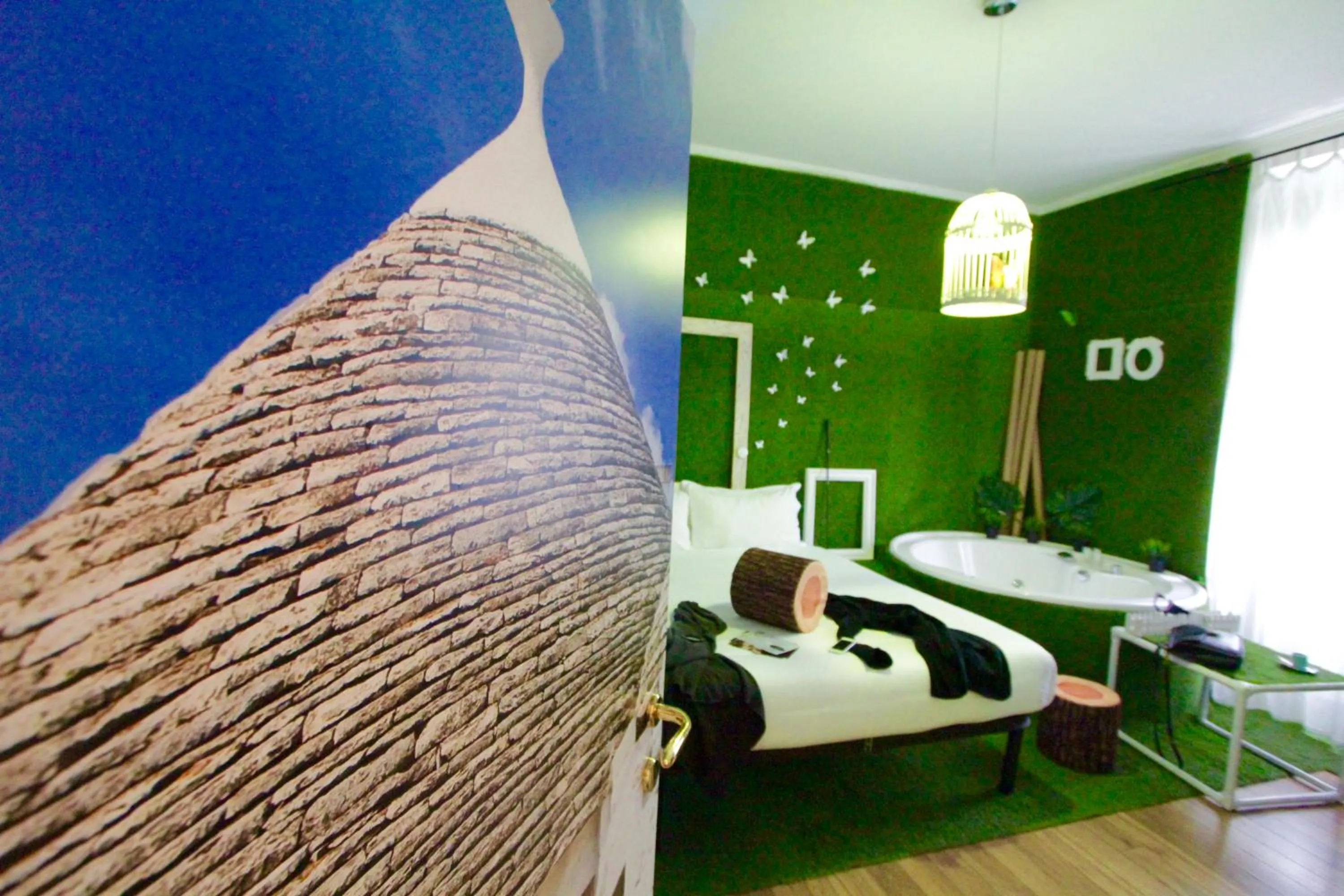 Hot Tub, Bed in Jacuzzi Rooms