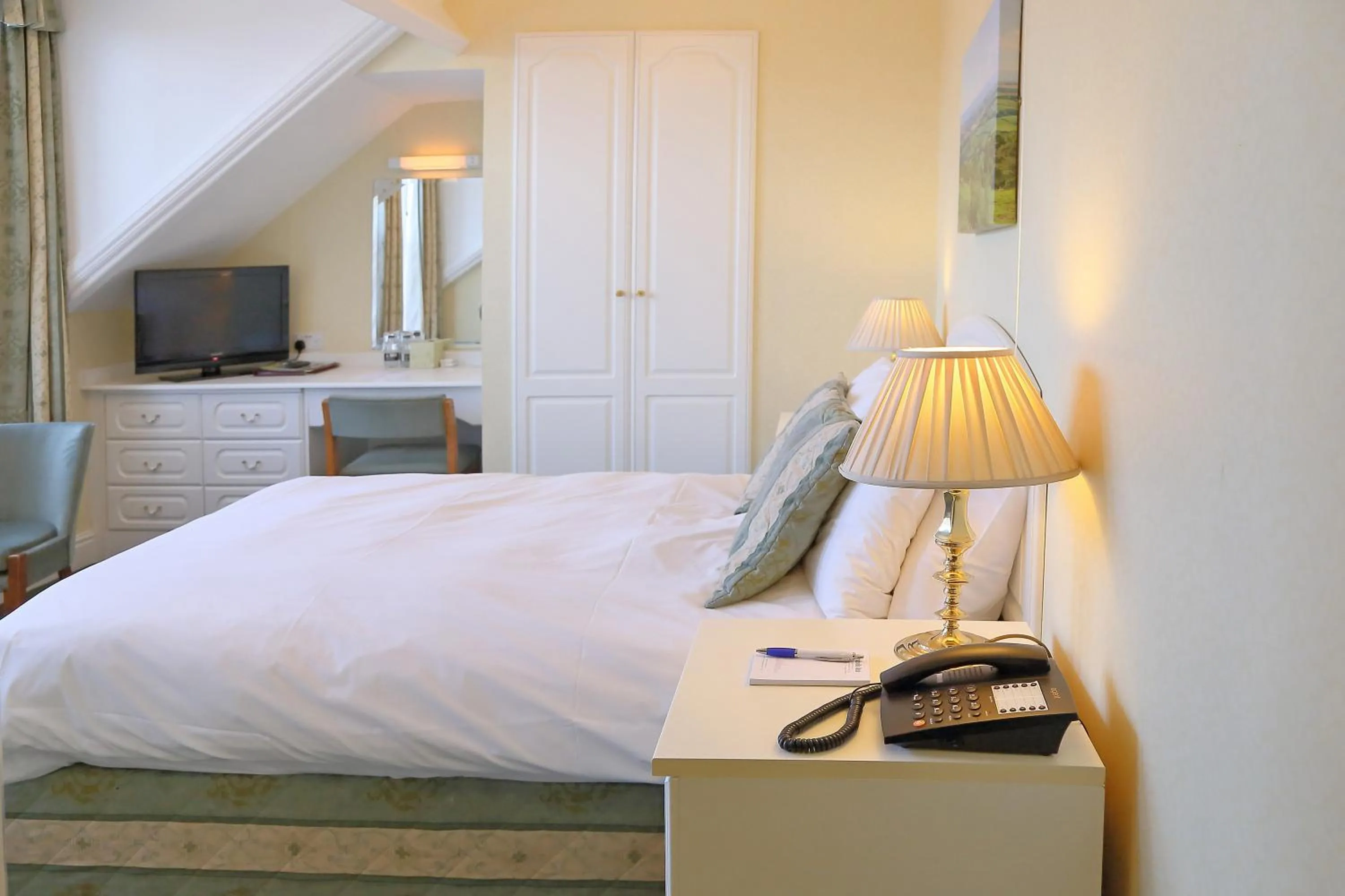 Bed in Saxonville Hotel