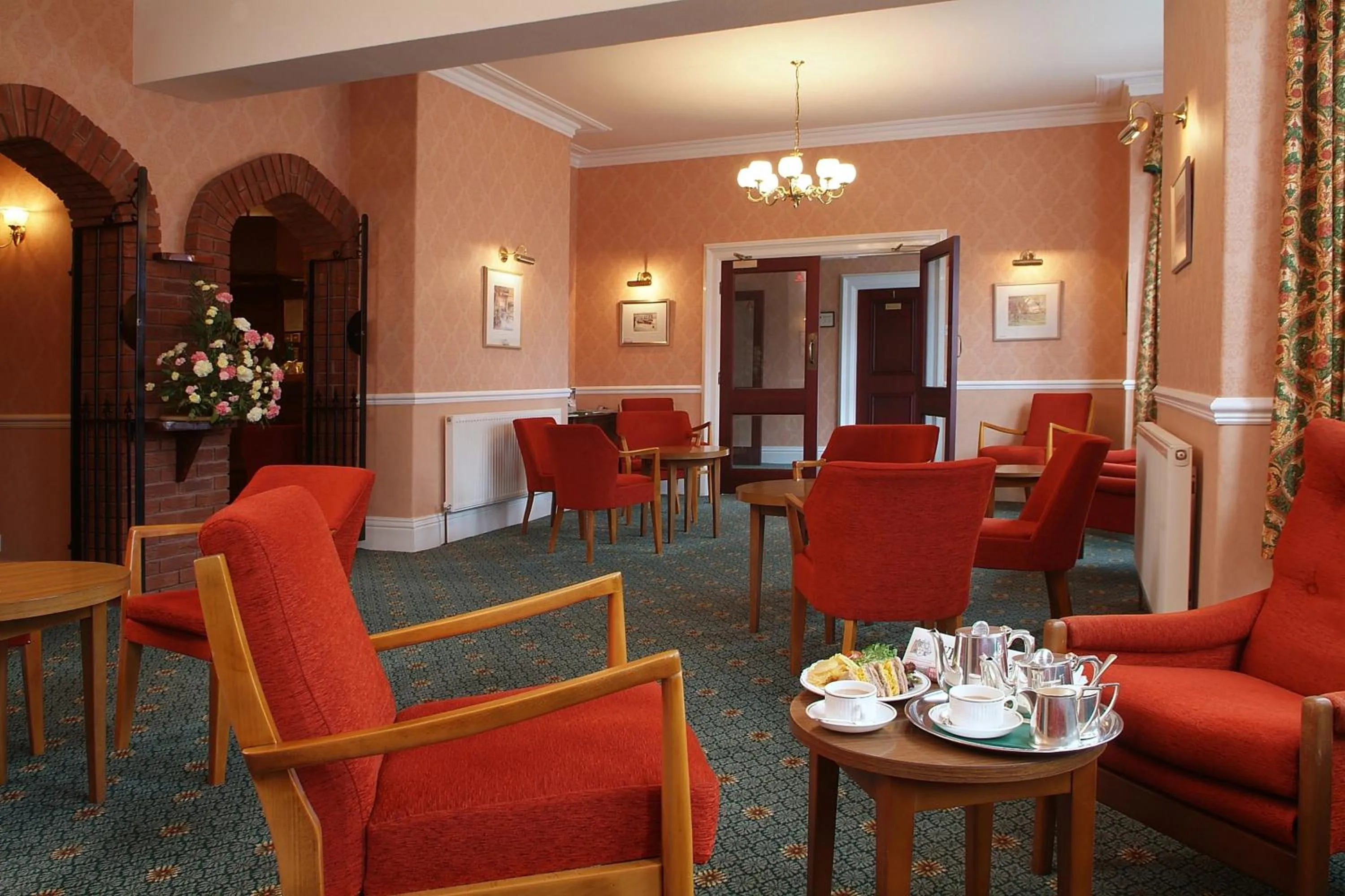 Restaurant/places to eat in Saxonville Hotel