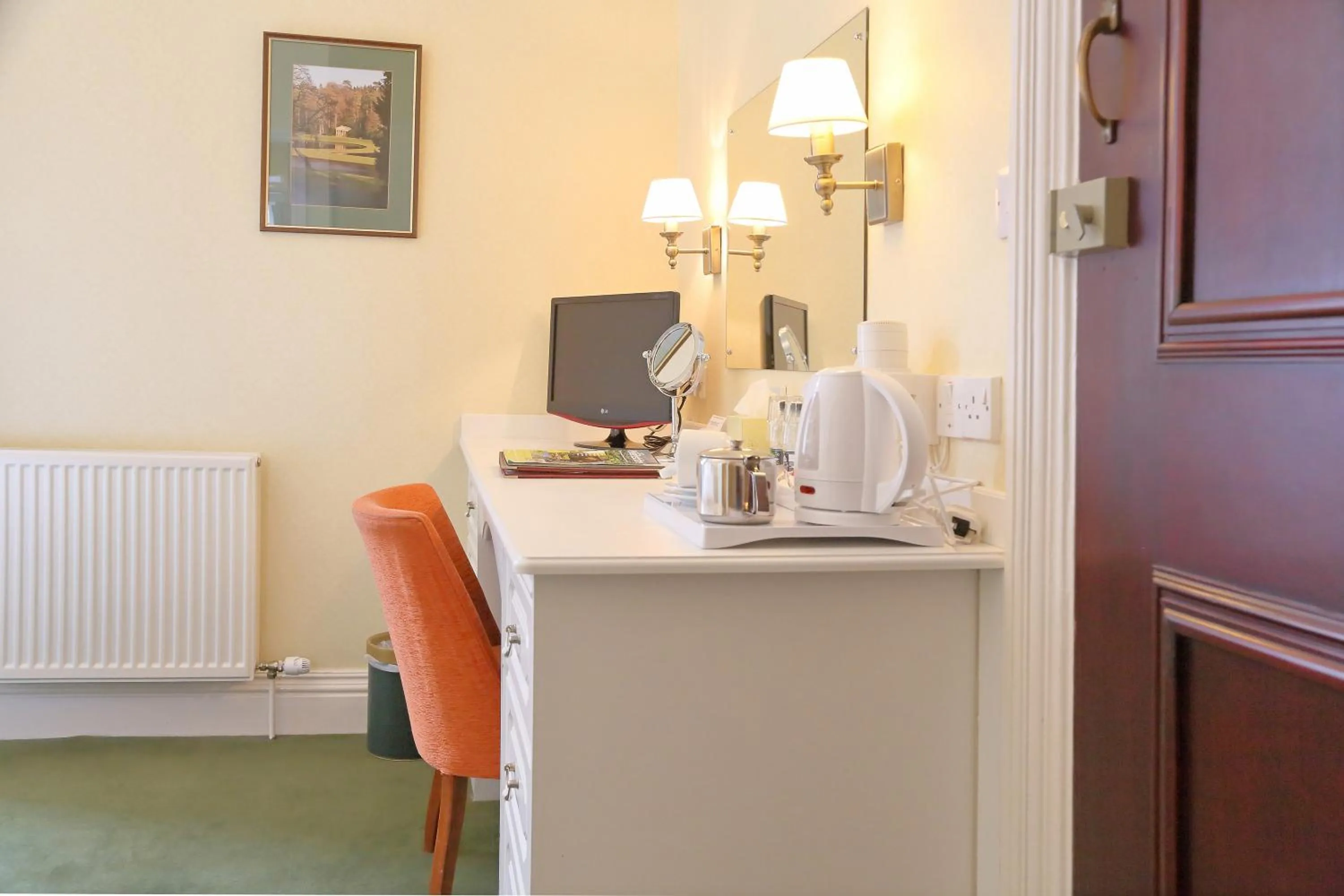 TV and multimedia in Saxonville Hotel