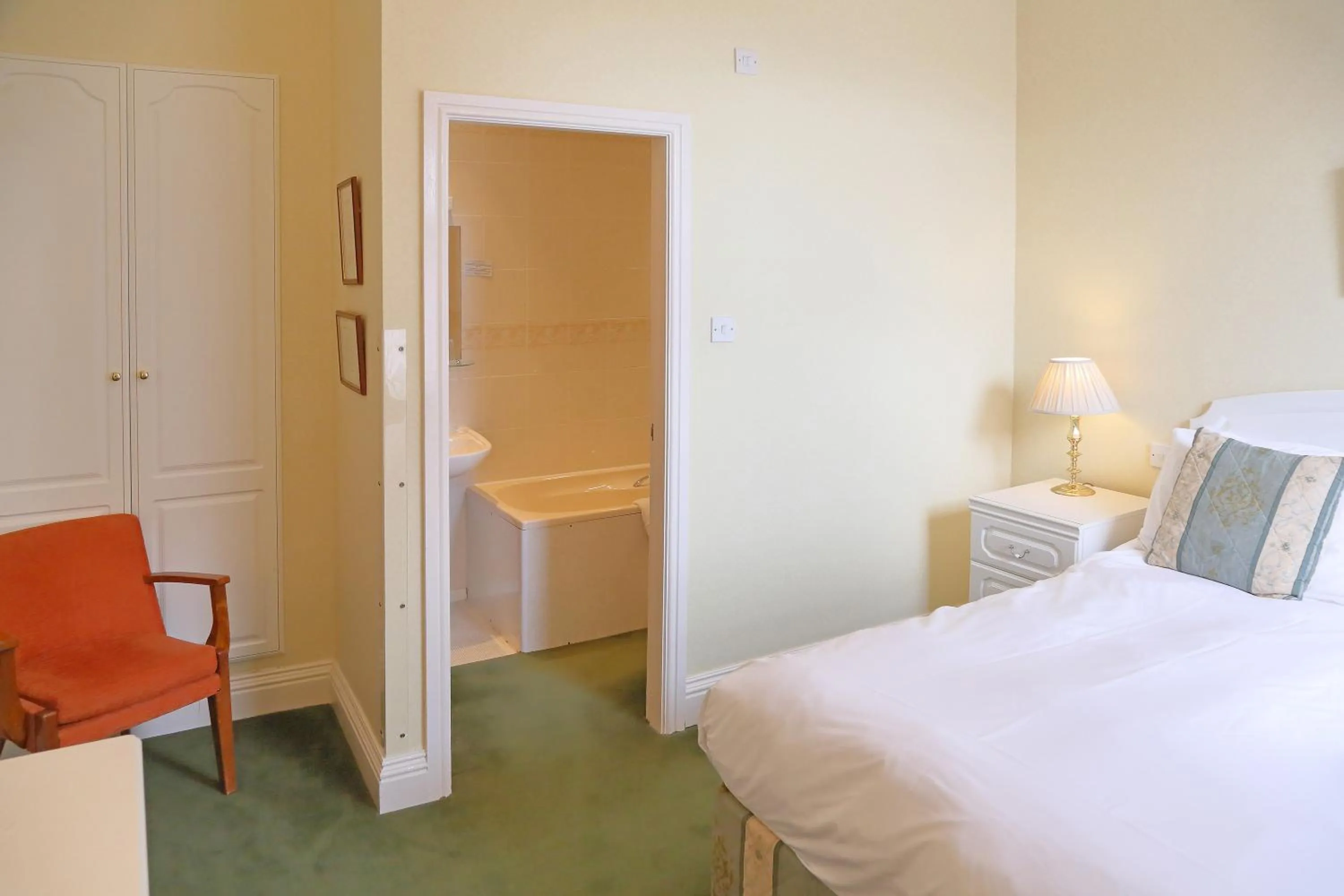 Bed in Saxonville Hotel