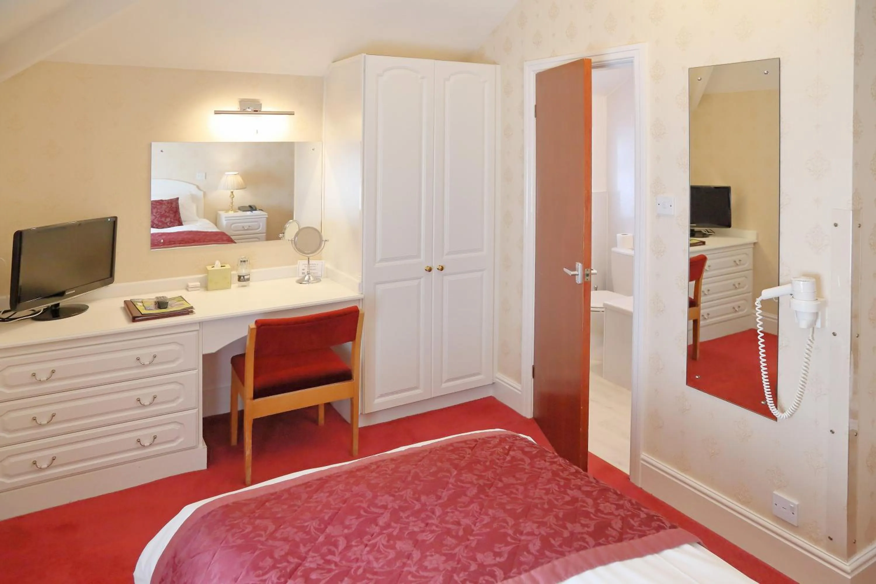 Bed in Saxonville Hotel