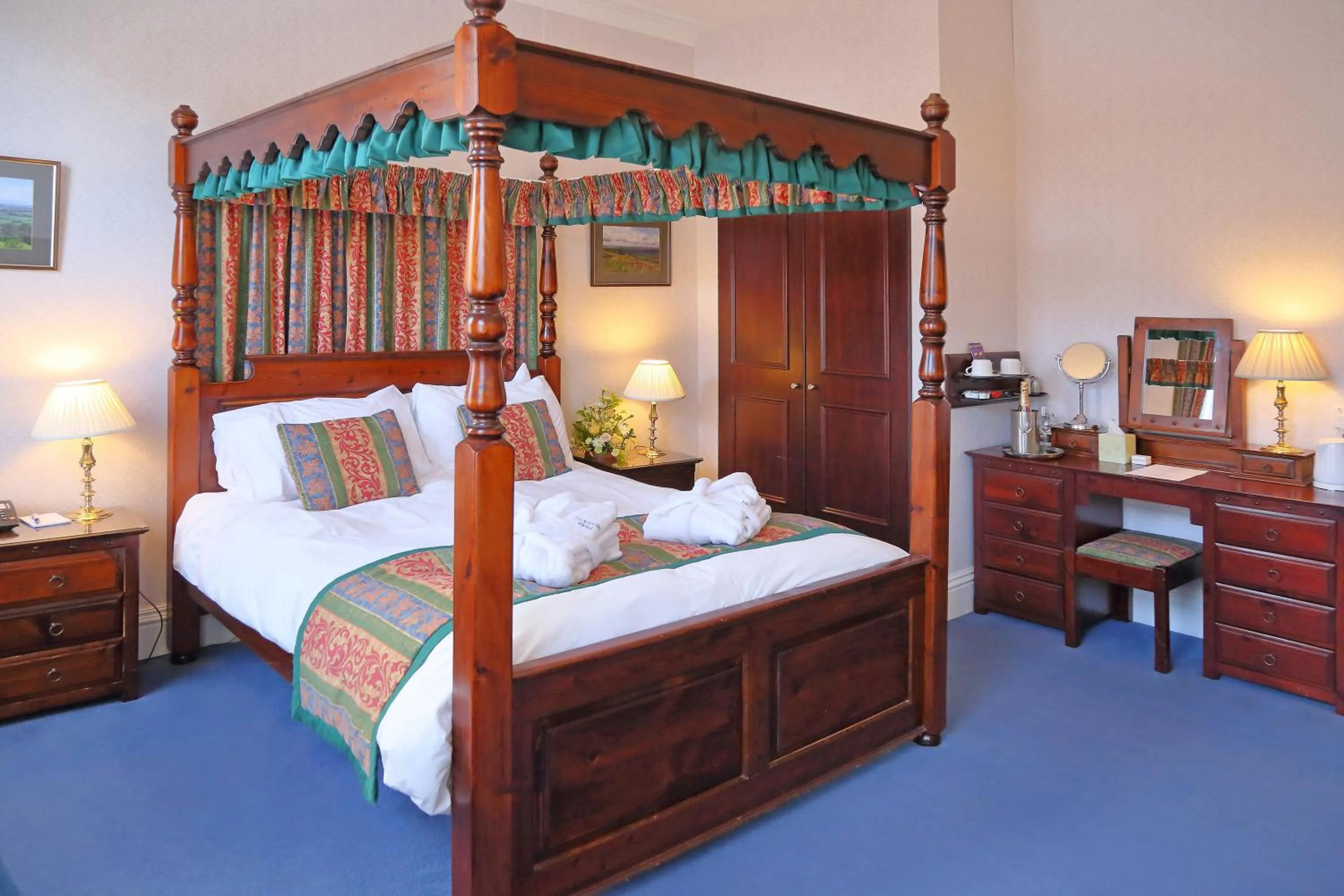 Bed in Saxonville Hotel