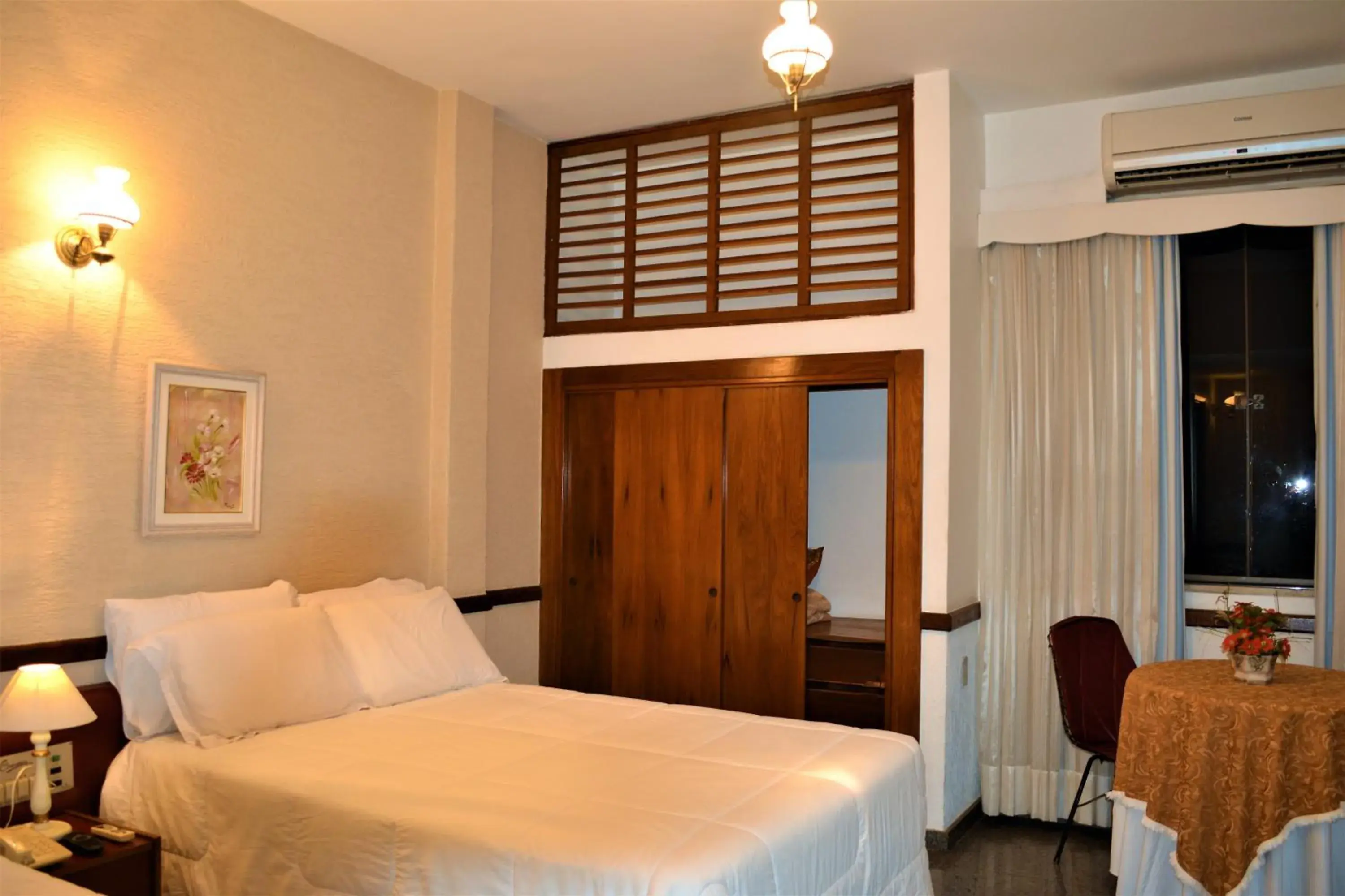 Luxury Triple Room - single occupancy in Hotel Comendador Luxury Triple Room - single occupancy in Hotel Comendador