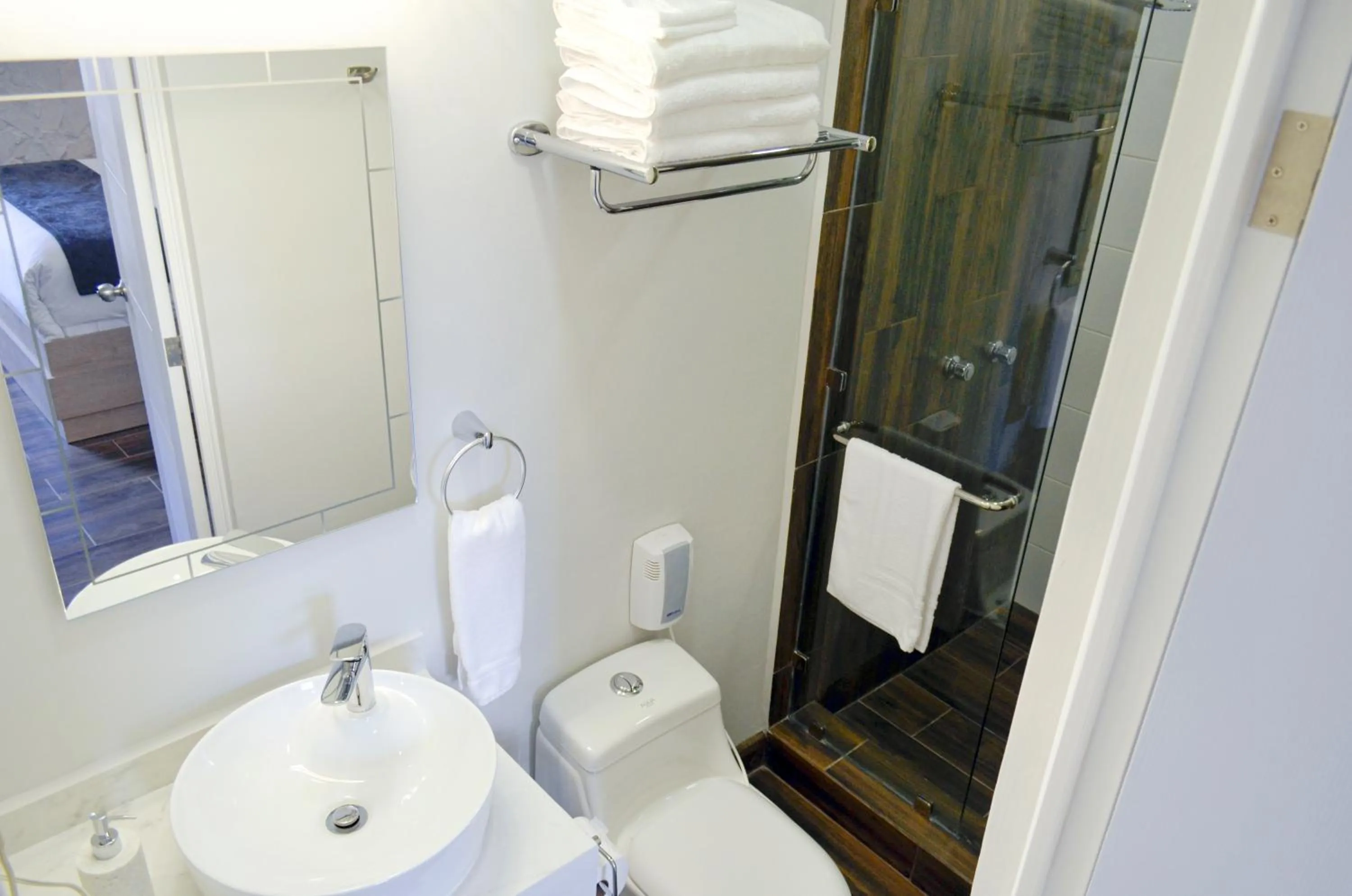 Shower in Casa Bella Boutique Hotel