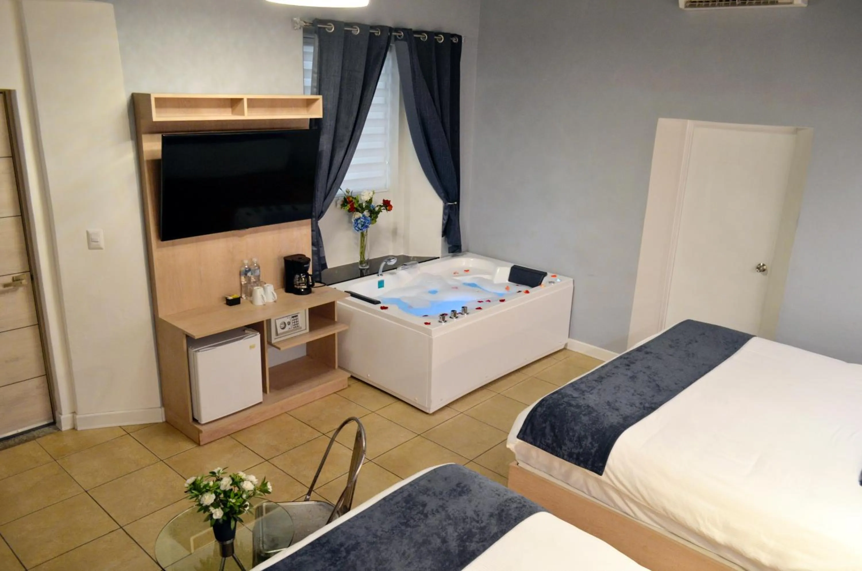 TV and multimedia in Casa Bella Boutique Hotel