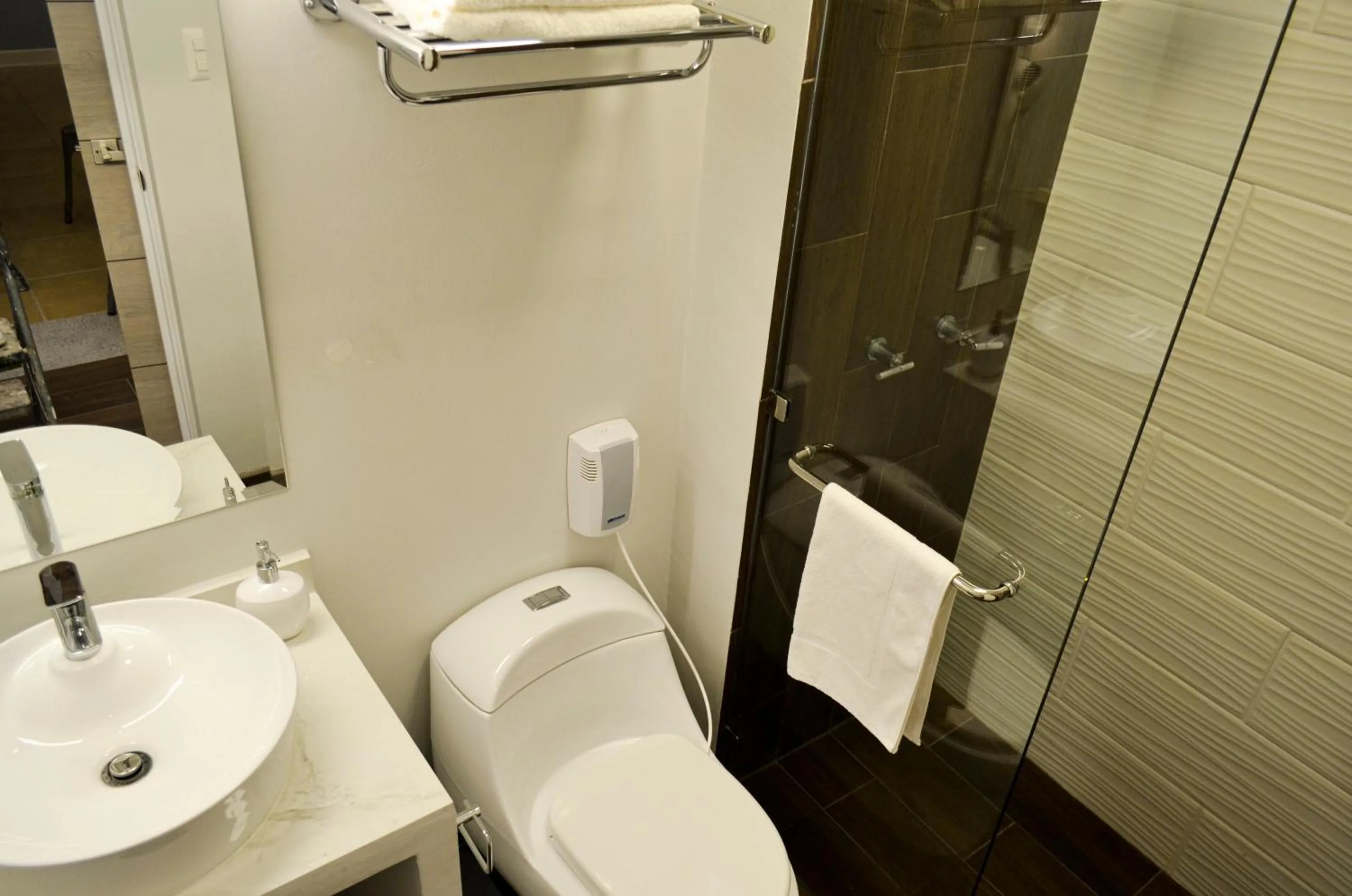 Shower in Casa Bella Boutique Hotel