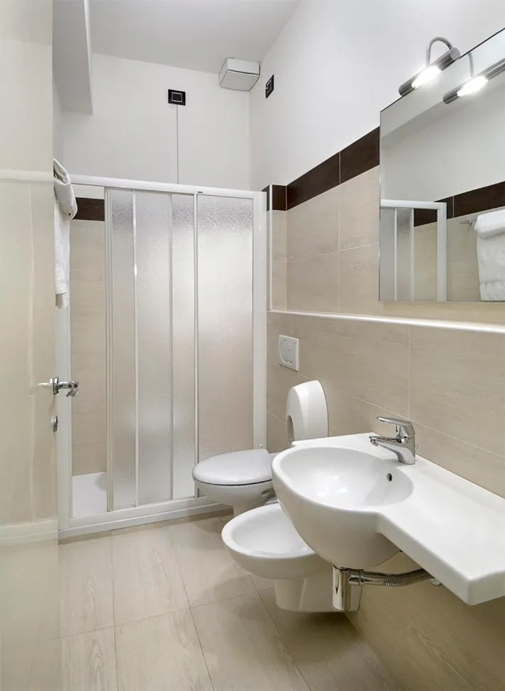 Shower in Hotel Golf ***S