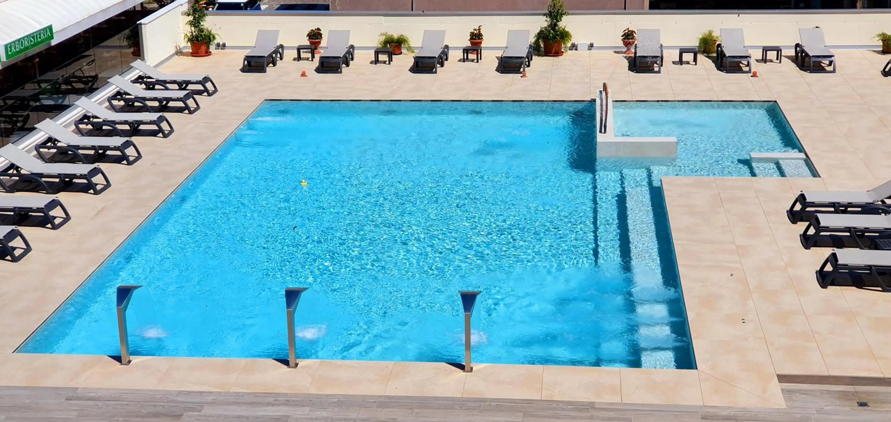 Pool view in Hotel Golf ***S