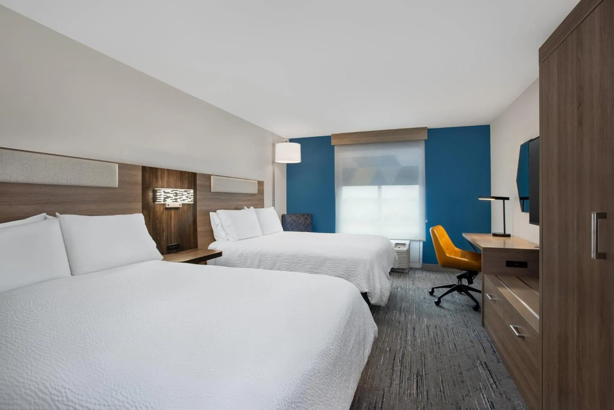 Photo of the whole room, Bed in Holiday Inn Express Hotel & Suites Terre Haute by IHG