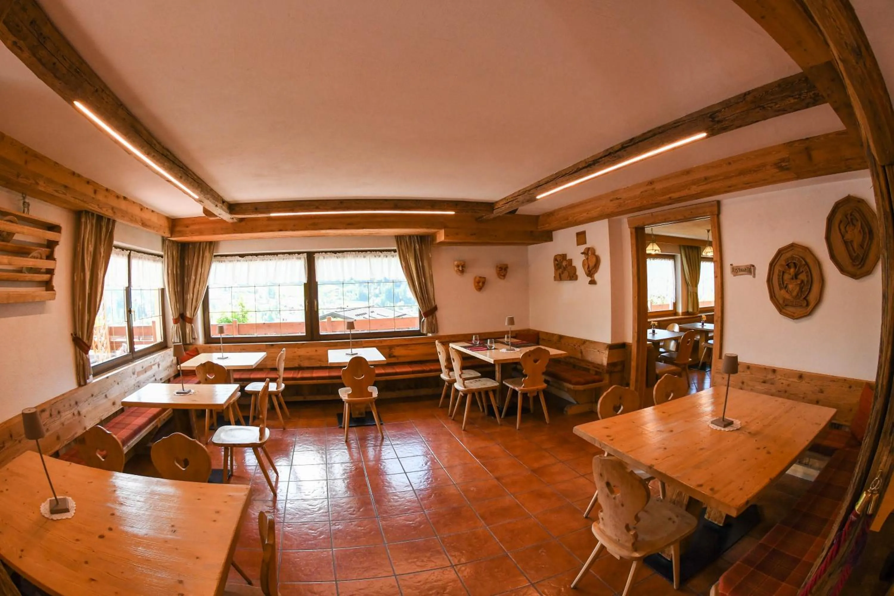 Restaurant/places to eat in Hotel El Laresh