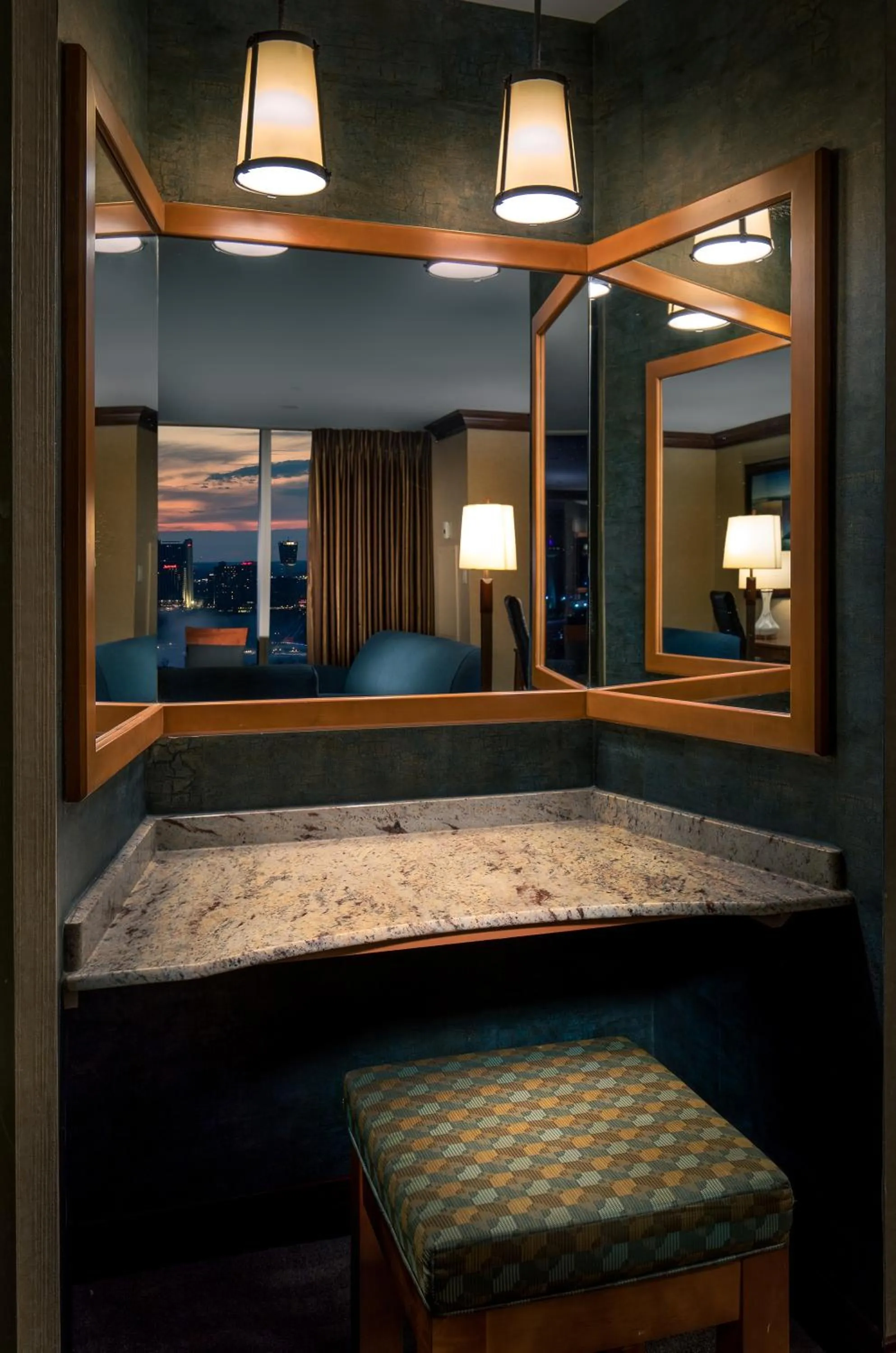 Photo of the whole room, Bed in Seneca Niagara Resort & Casino