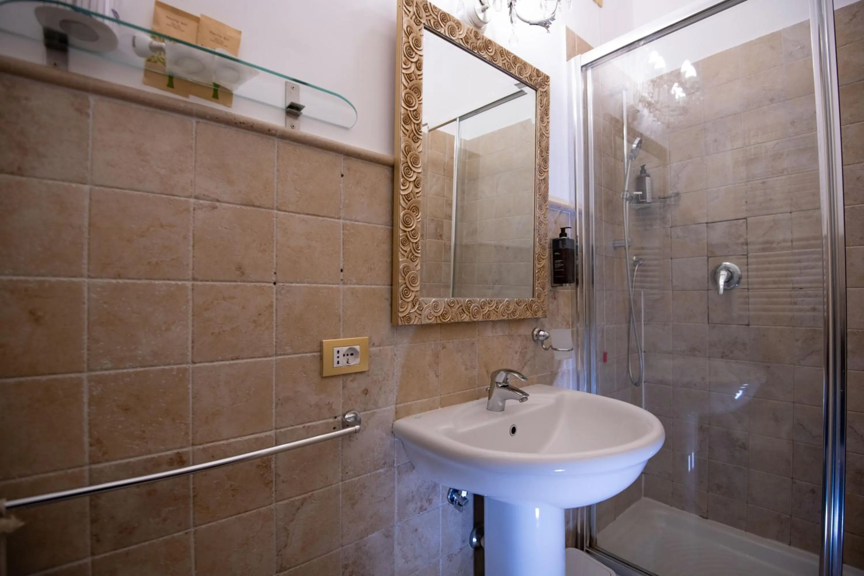 Shower in Contessa Arrivabene Antica Dimora