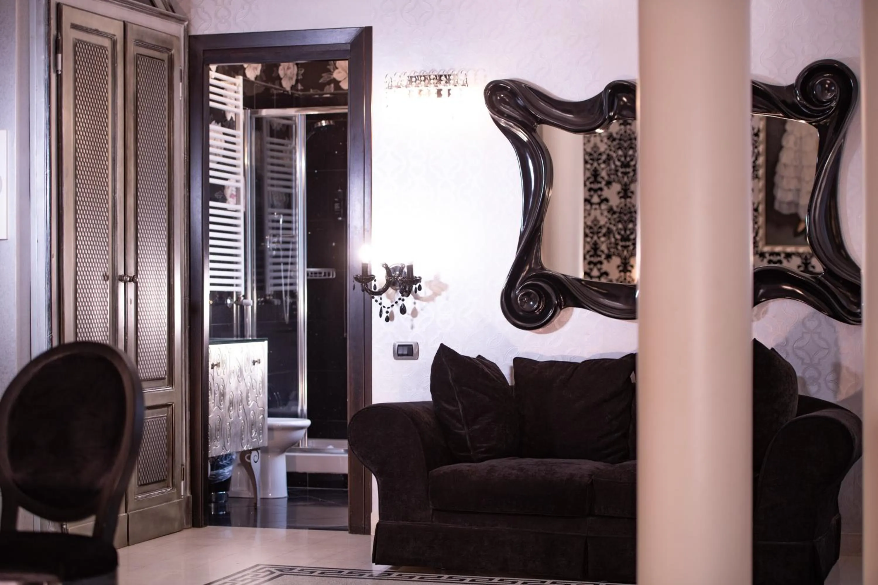 Decorative detail, Bed in Contessa Arrivabene Antica Dimora