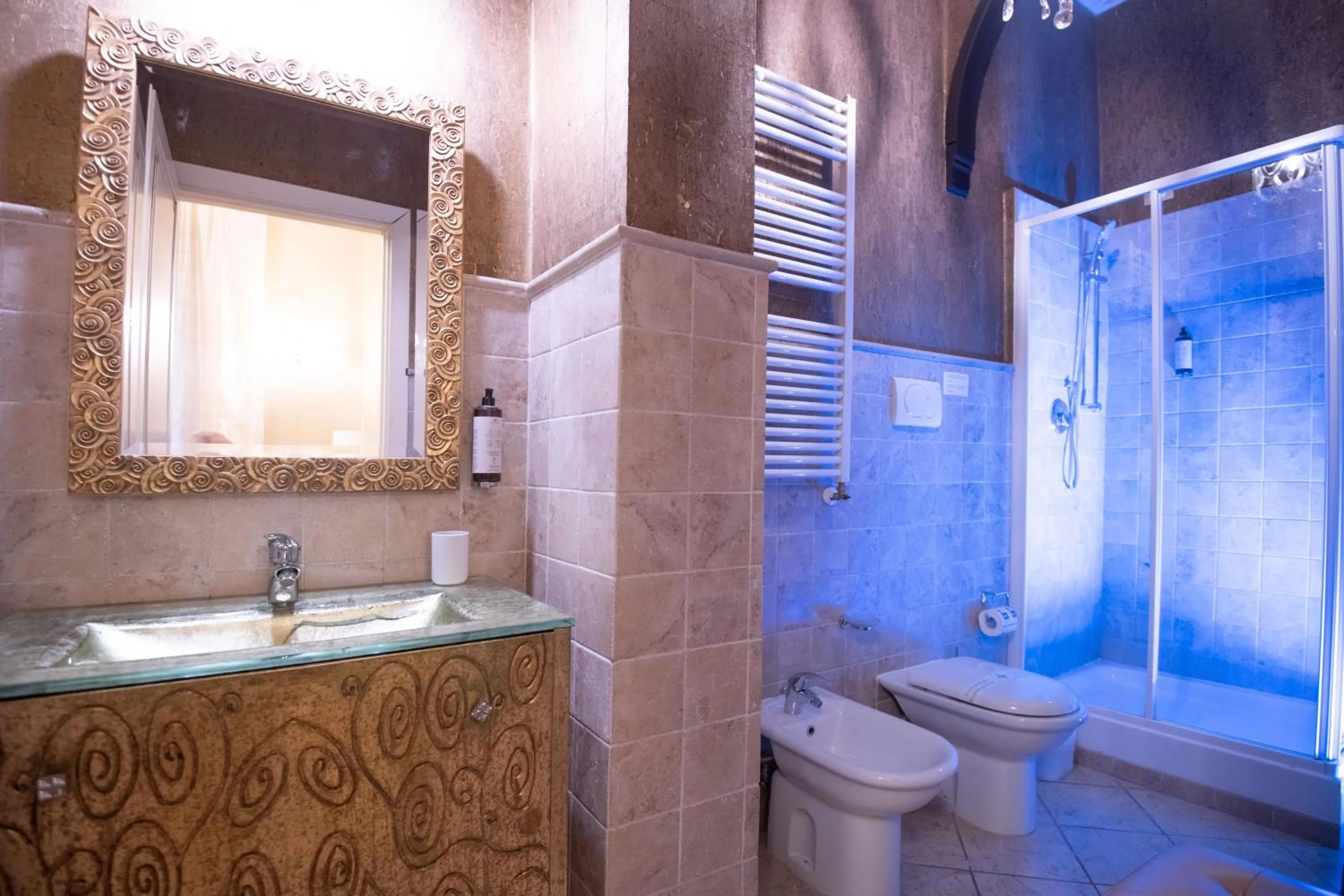 Shower in Contessa Arrivabene Antica Dimora