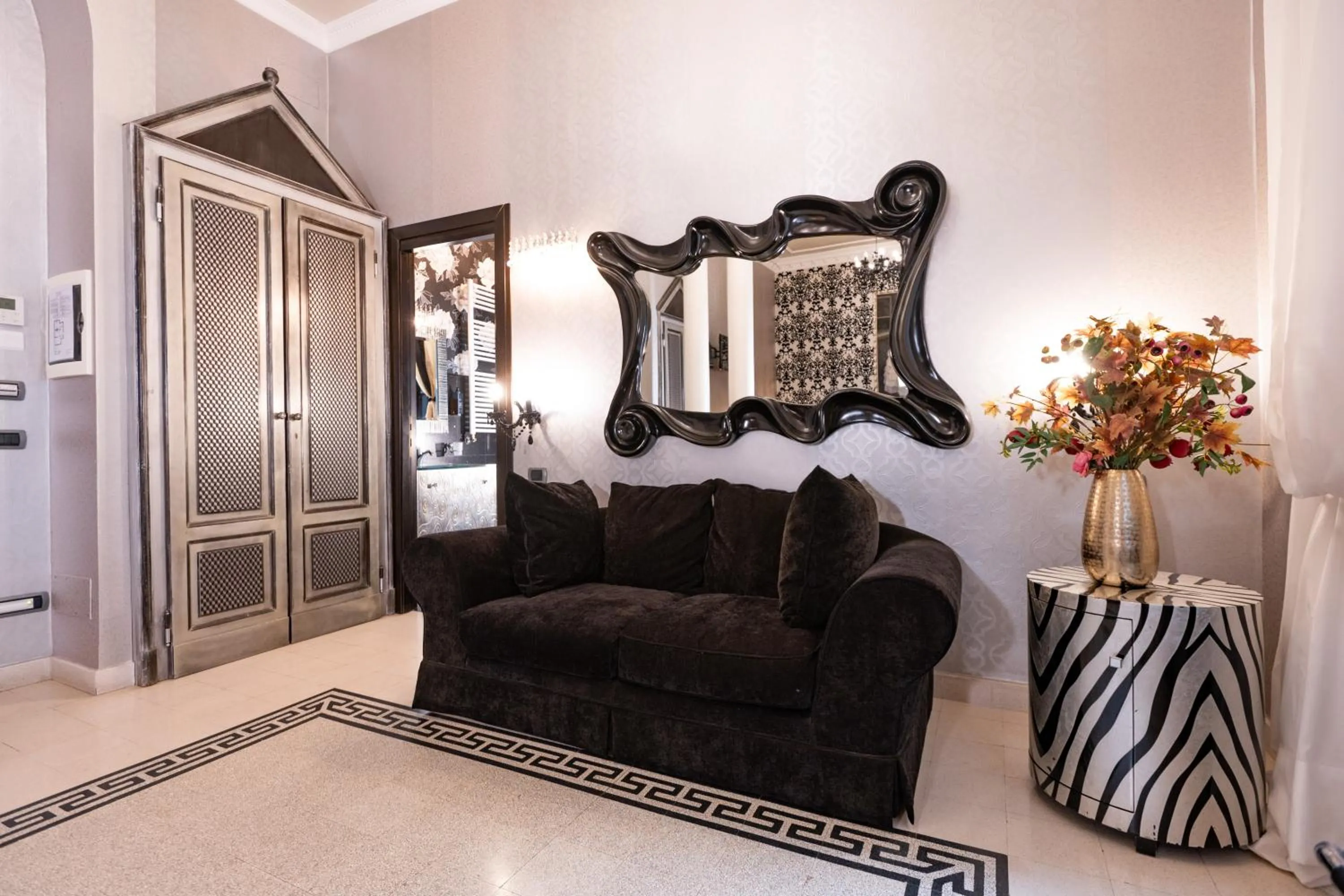 Decorative detail in Contessa Arrivabene Antica Dimora