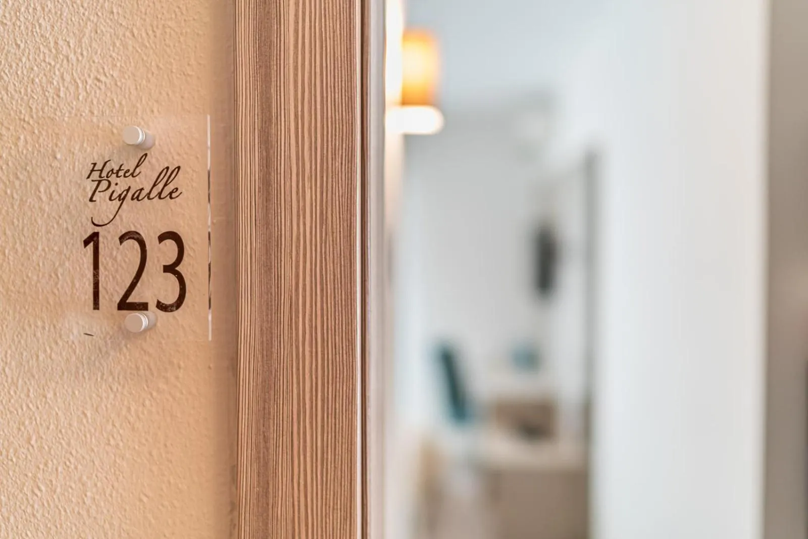 Logo/Certificate/Sign in Hotel Pigalle