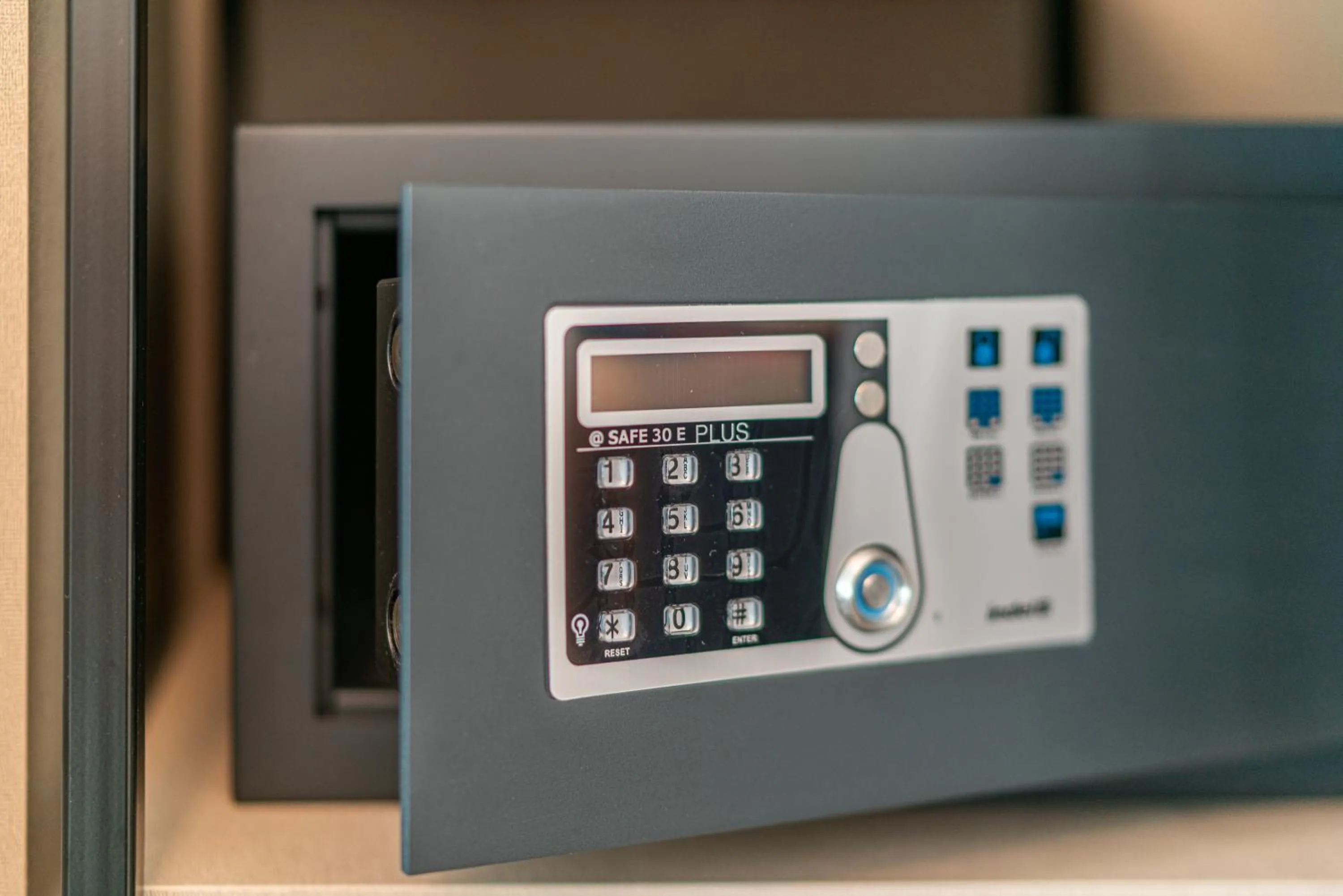 Quiet street view in Hotel Pigalle
