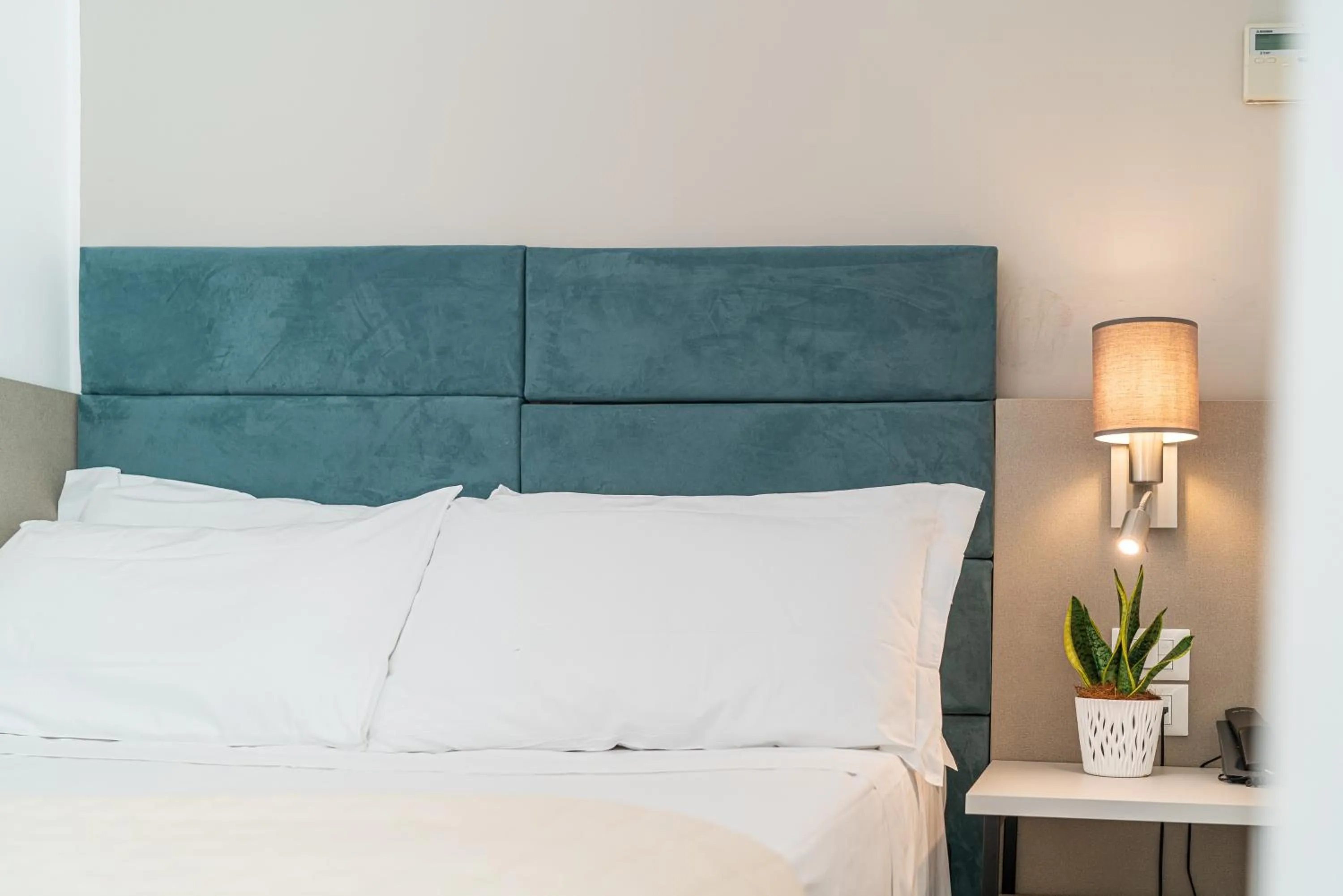 Breakfast, Bed in Hotel Pigalle