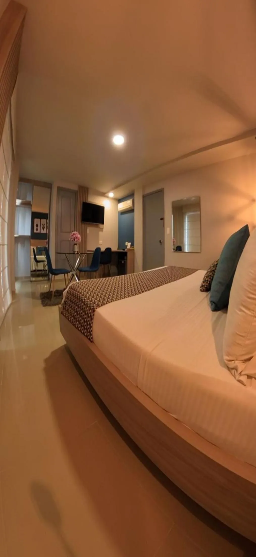 Communal lounge/ TV room, Bed in Hotel Quinta de Cabecera