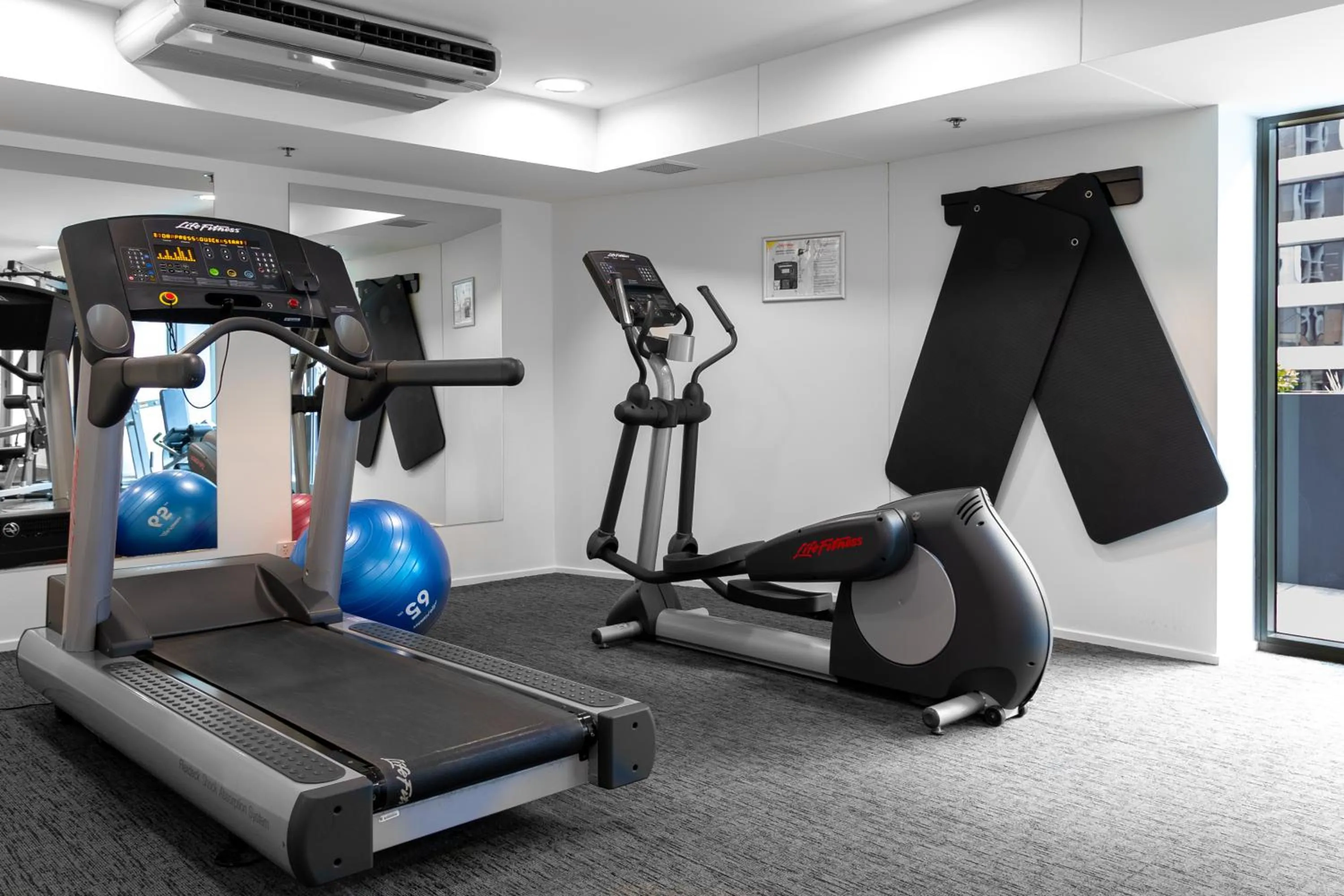 Fitness centre/facilities in Oaks Brisbane on Felix Suites