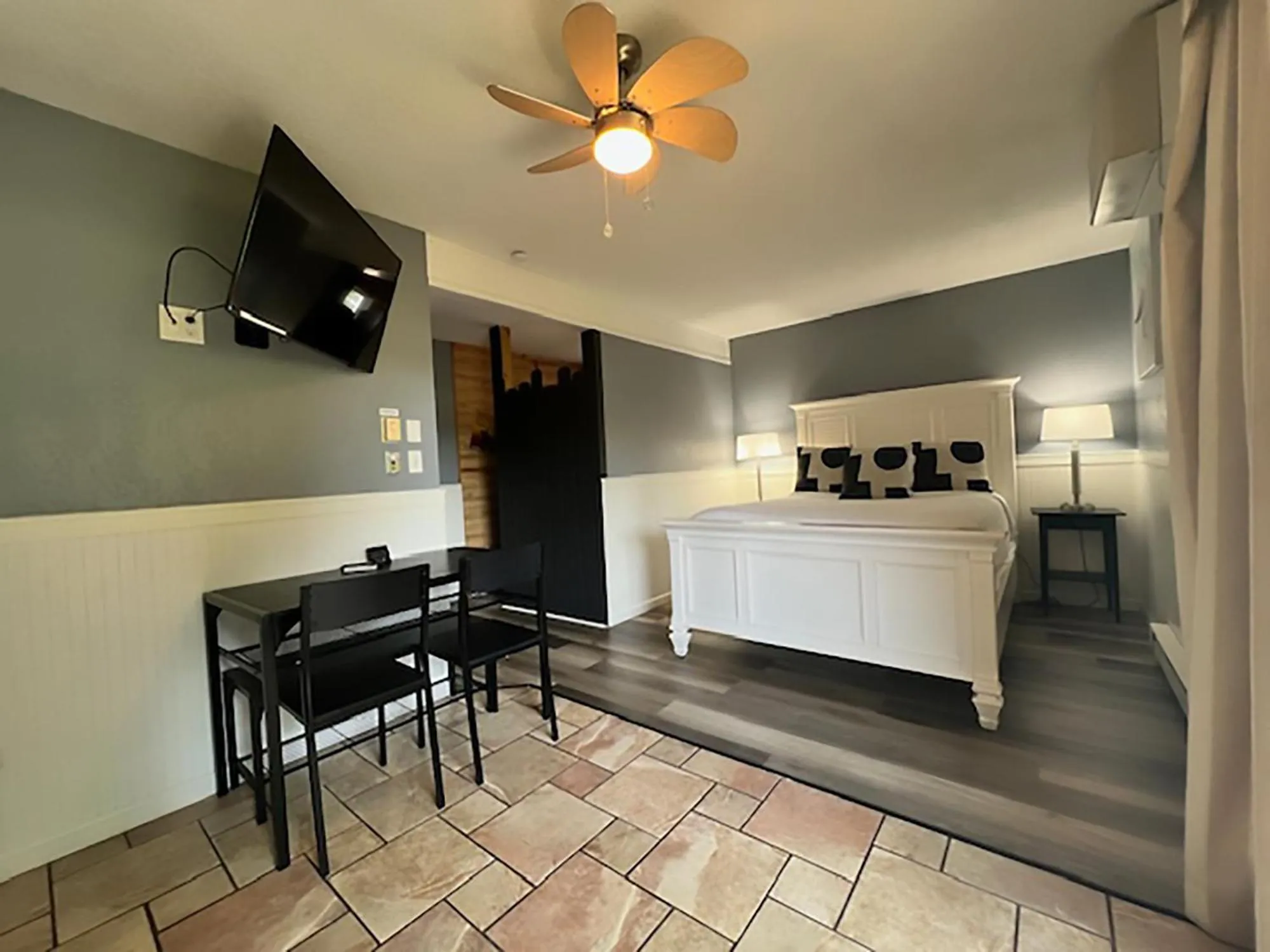 Bedroom, Bed in Travelodge by Wyndham Traverse City MI