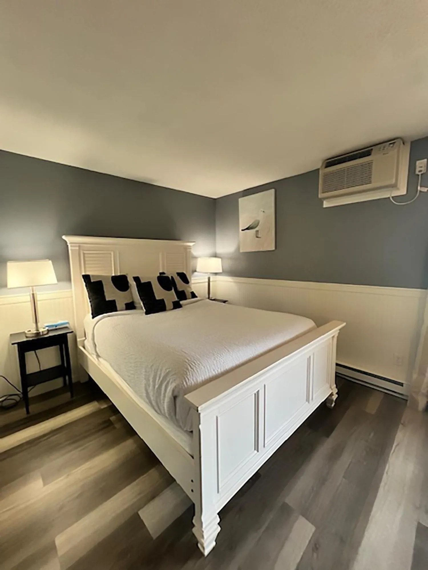 Bed in Travelodge by Wyndham Traverse City MI