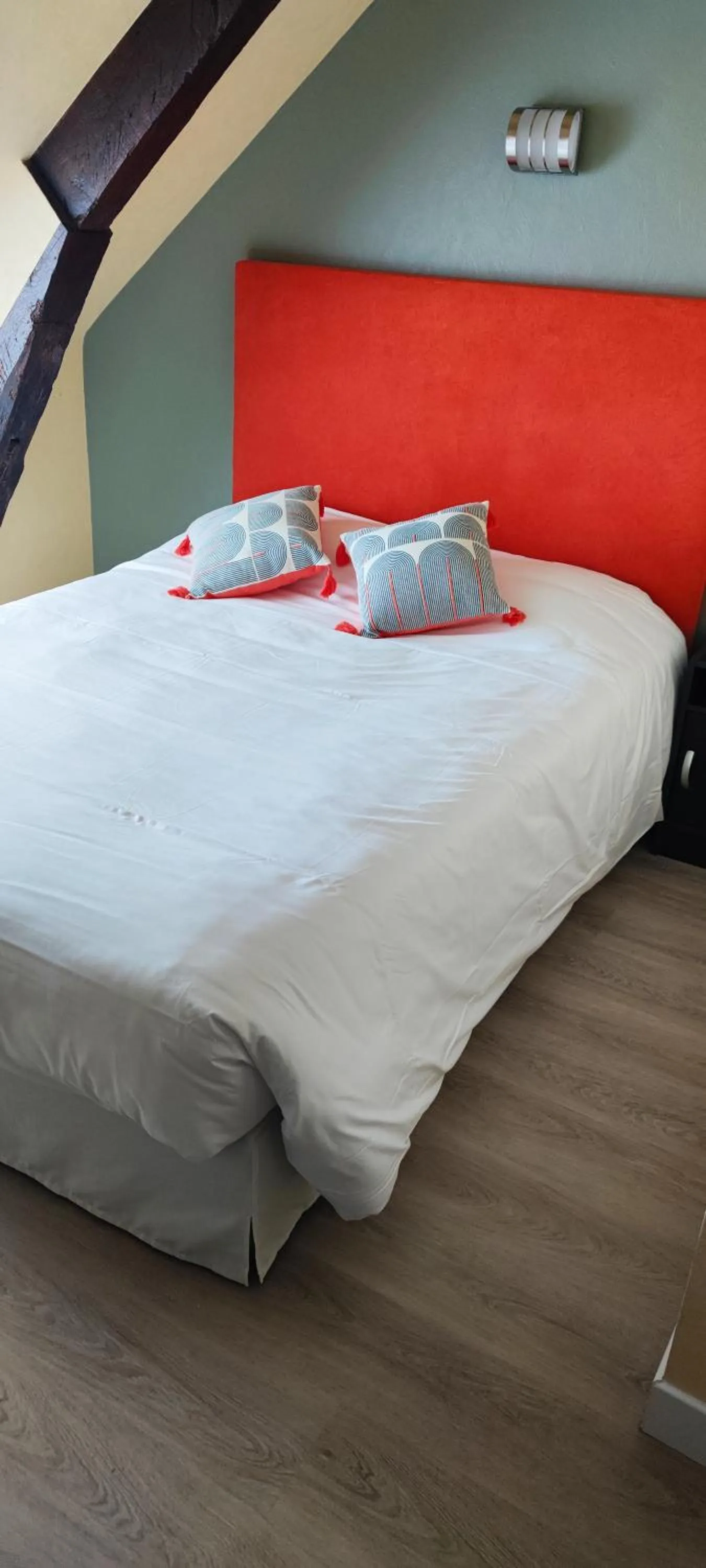 Photo of the whole room, Bed in Hotel Beau Rivage