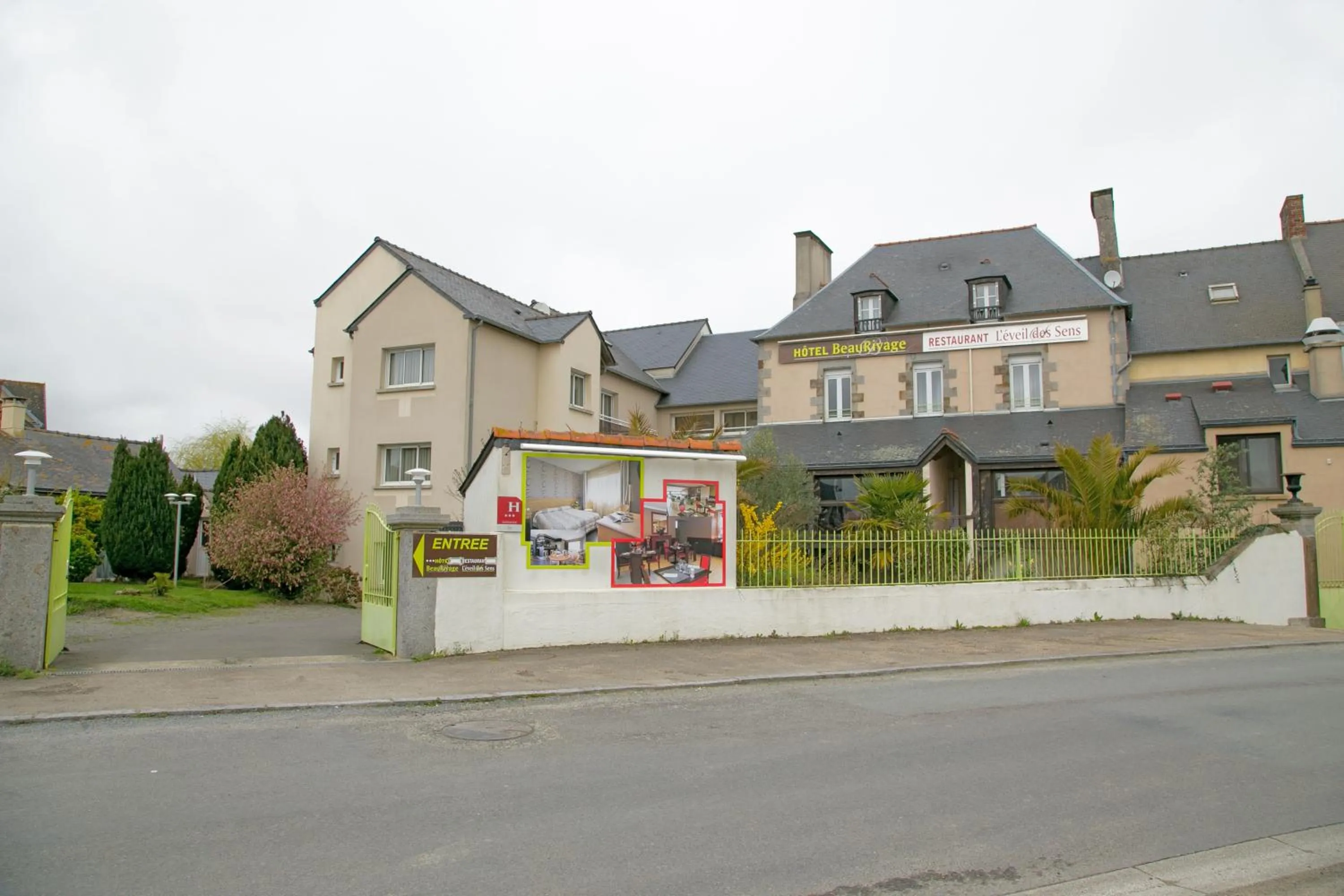 Garden view in Hotel Beau Rivage