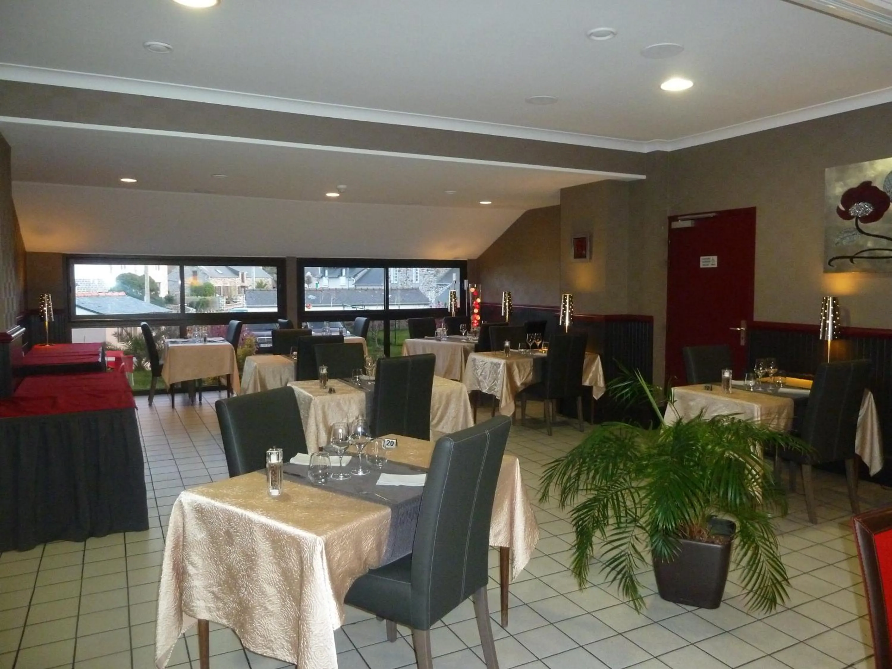 Restaurant/places to eat in Hotel Beau Rivage