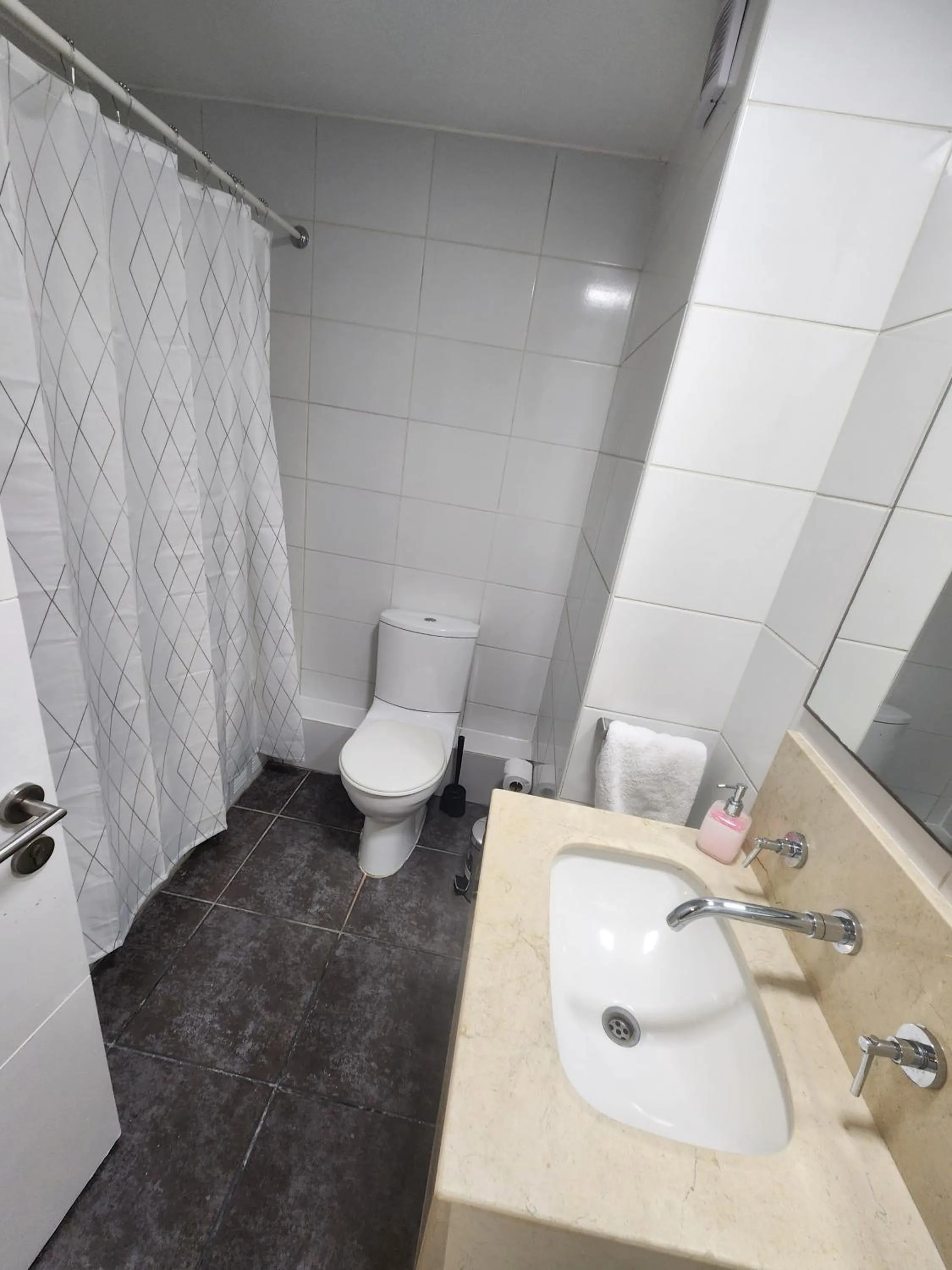 Shower in Apart Lyon Suite