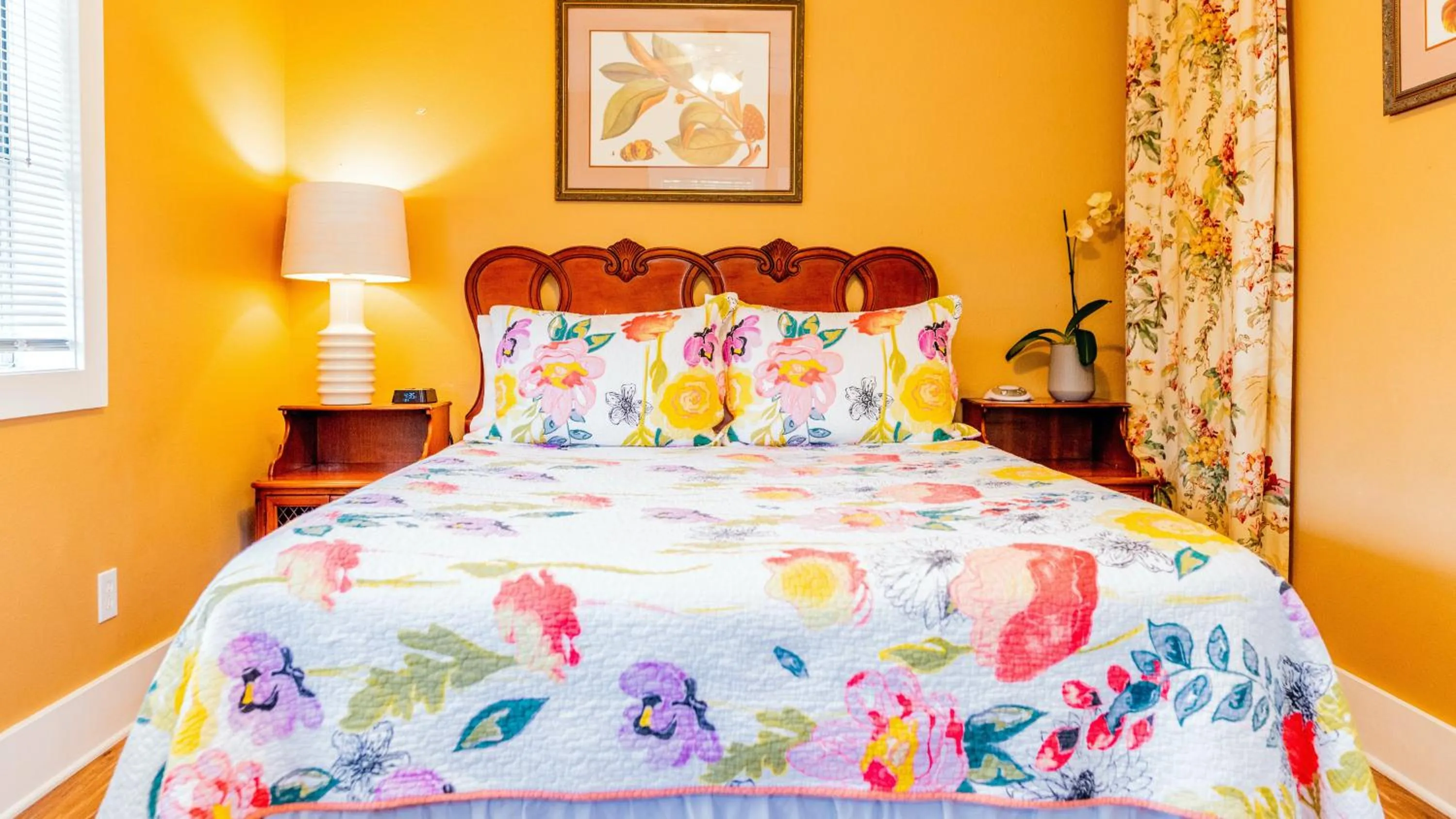 Bed in Meranova Guest Inn