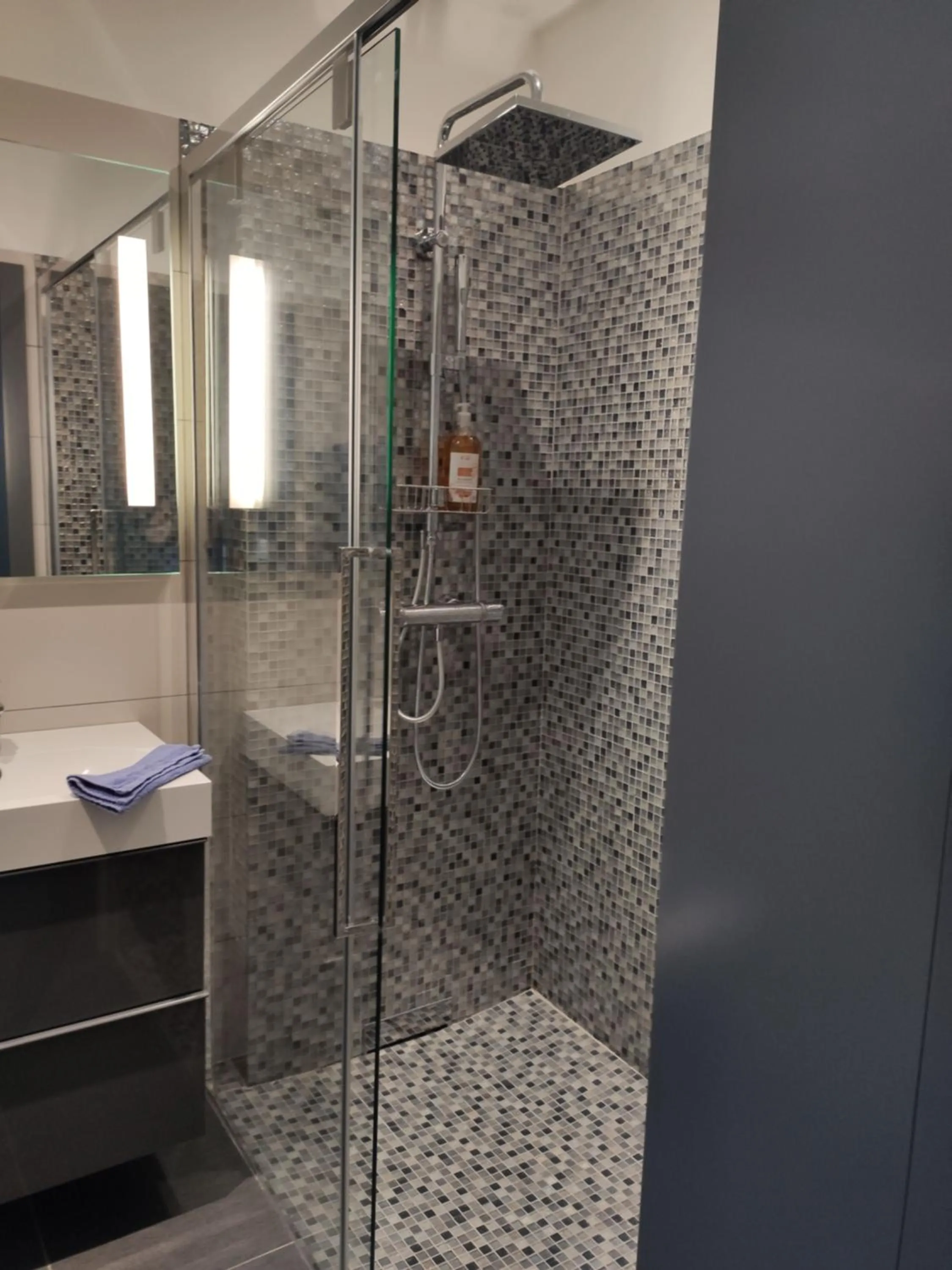 Bathroom in Villa Otilia-Bed and Breakfast-Chambres d'hôtes en Provence