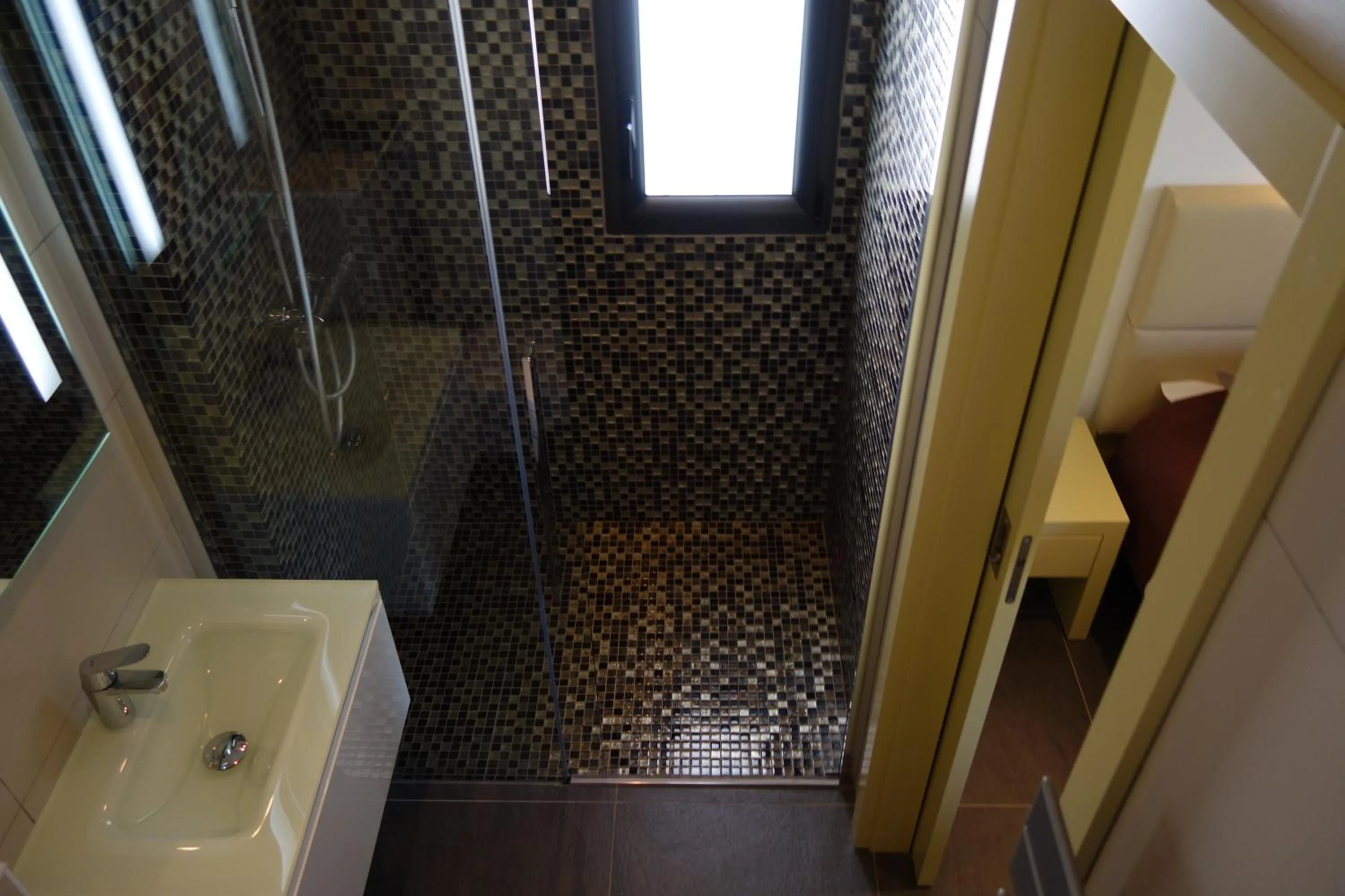 Shower in Villa Otilia-Bed and Breakfast-Chambres d'hôtes en Provence