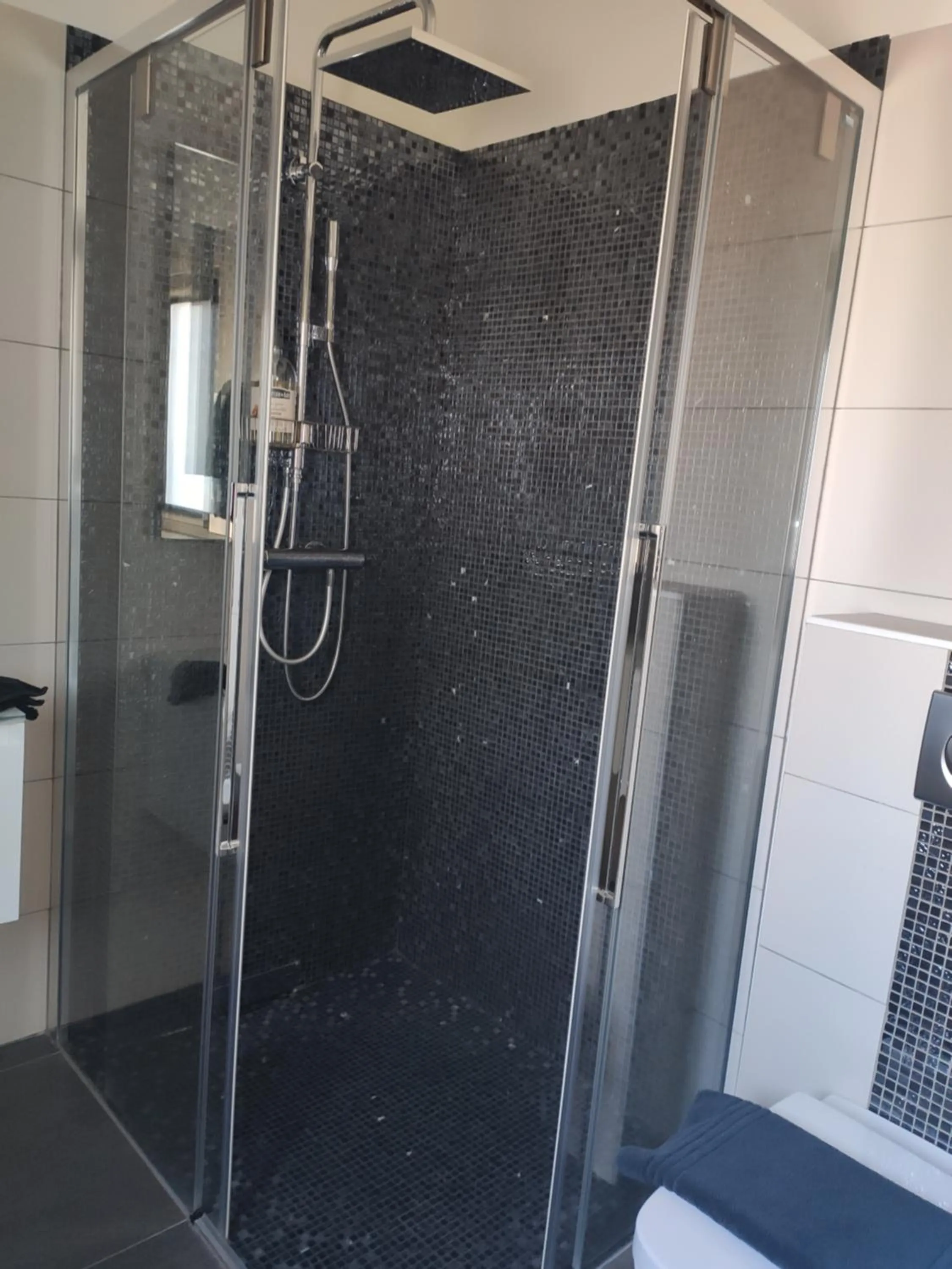 Bathroom in Villa Otilia-Bed and Breakfast-Chambres d'hôtes en Provence