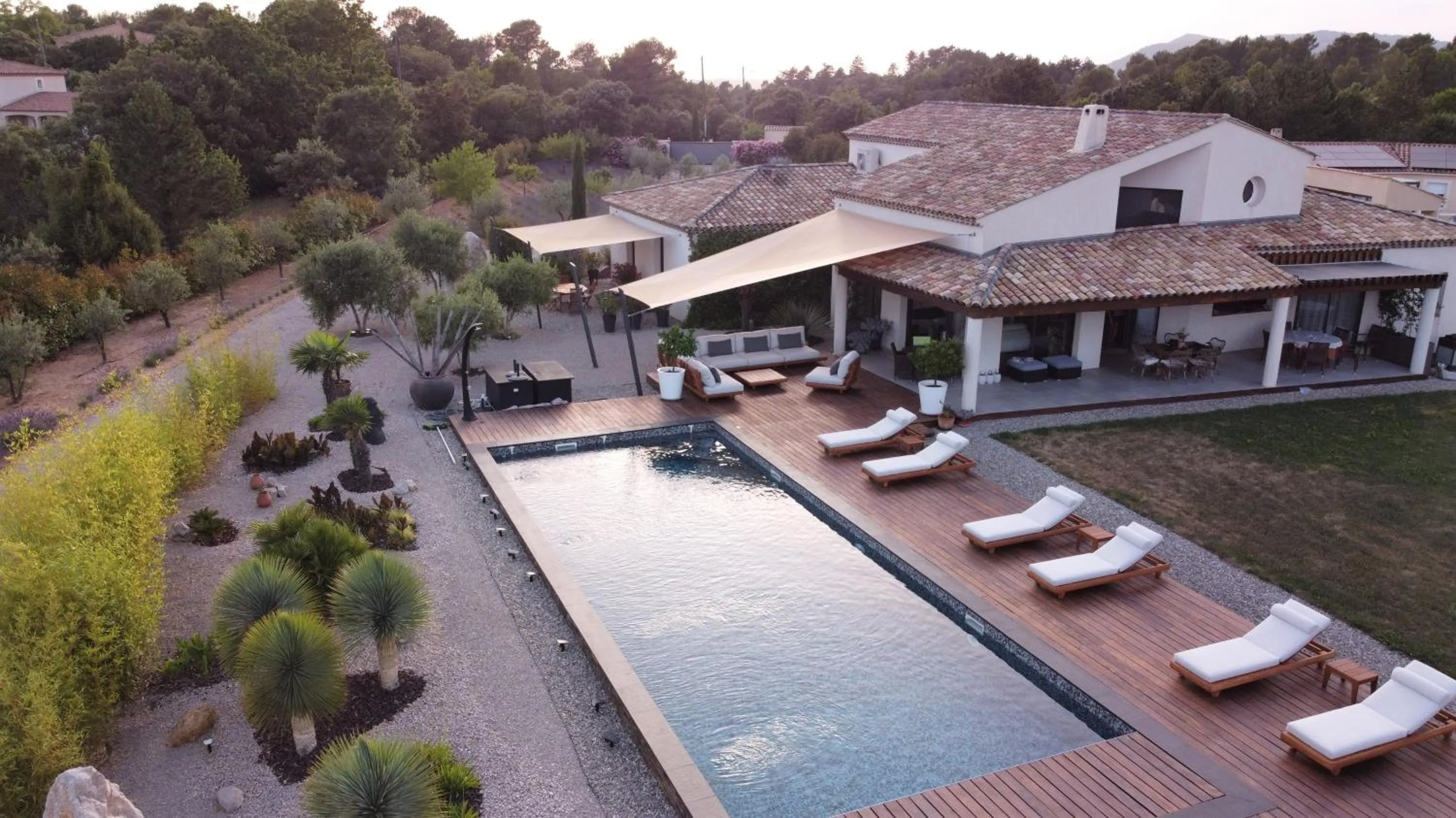 Property building in Villa Otilia-Bed and Breakfast-Chambres d'hôtes en Provence