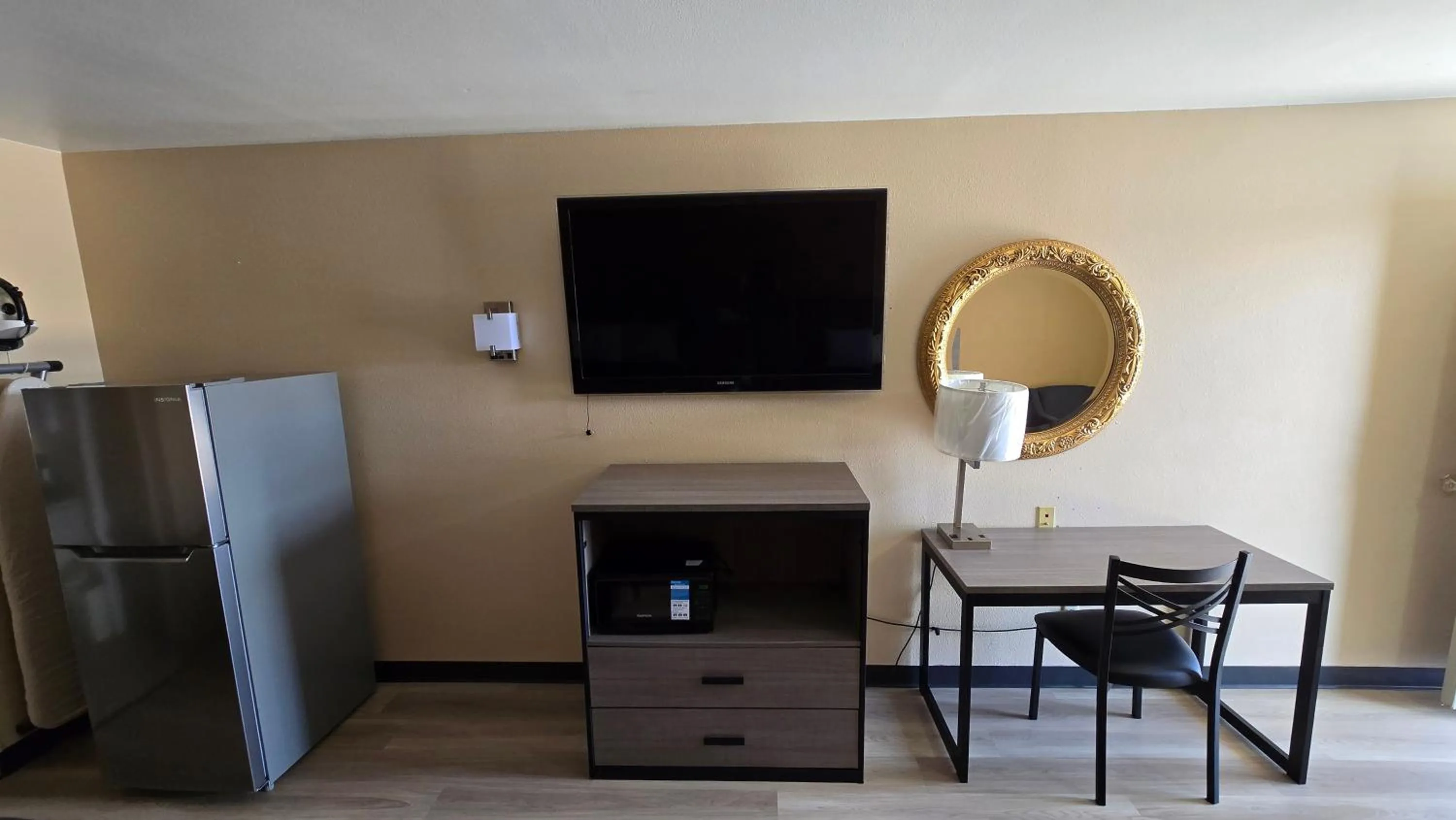 TV and multimedia in Texan Inn and Suites Monahans