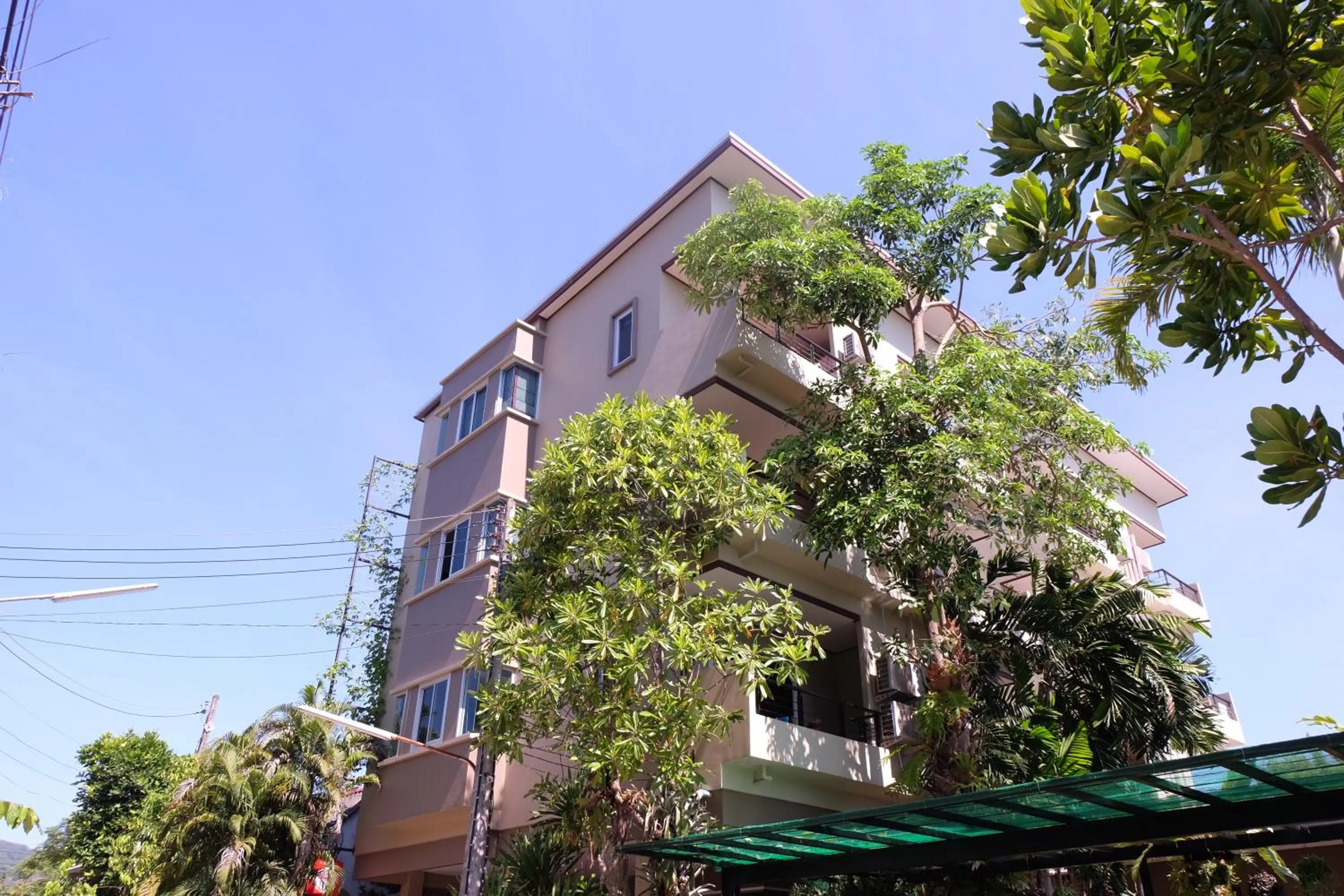 Property building in Benjamas Place