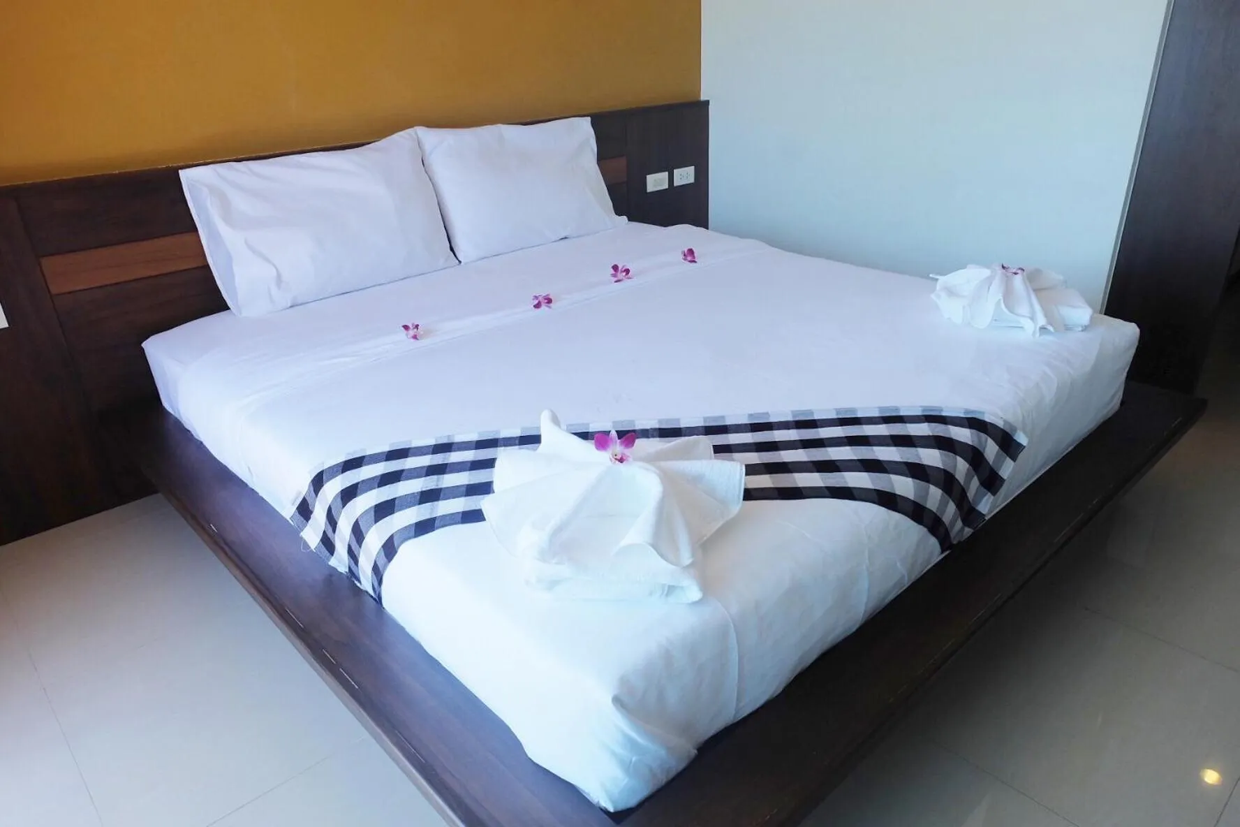 Bed in Benjamas Place