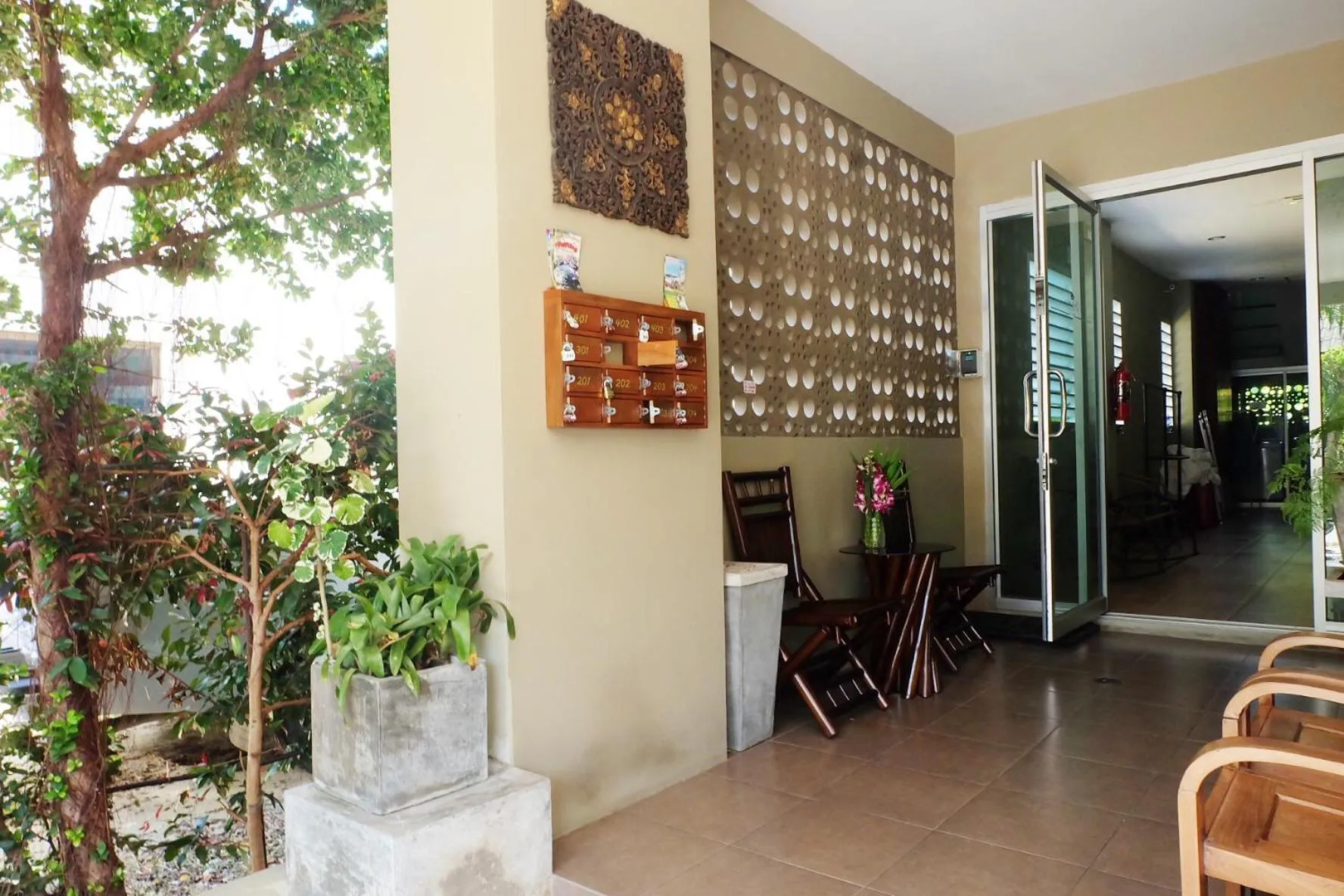 Day in Benjamas Place