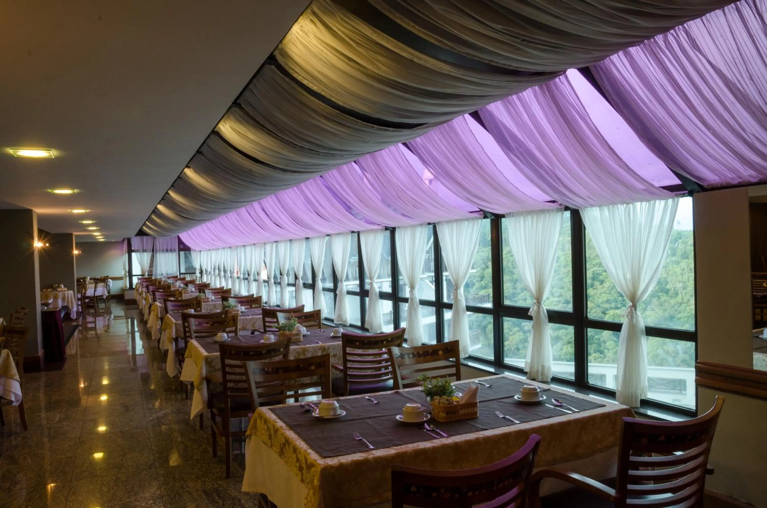 Restaurant/places to eat in Hotel Home Green Home