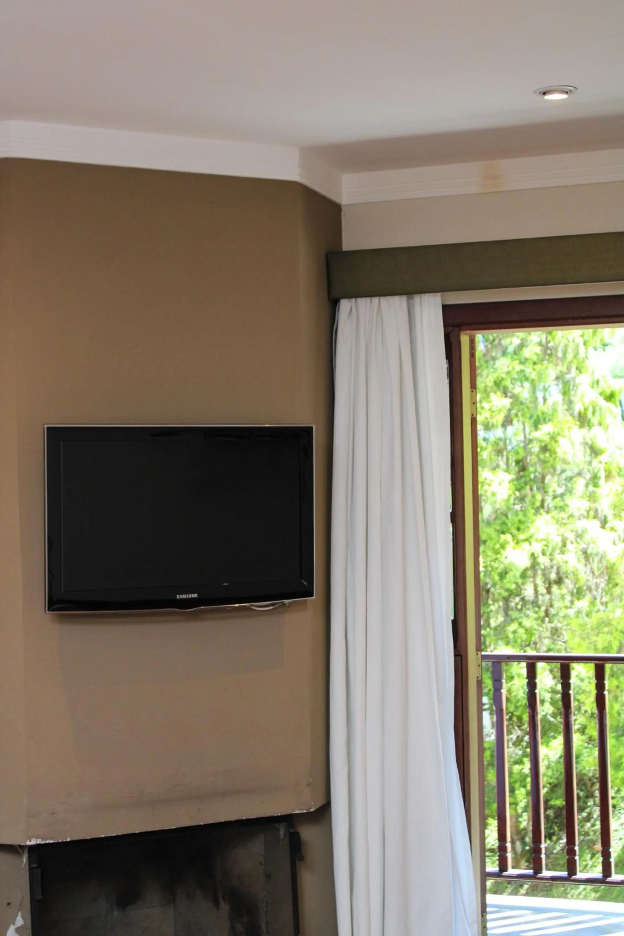 Communal lounge/ TV room in Hotel Home Green Home