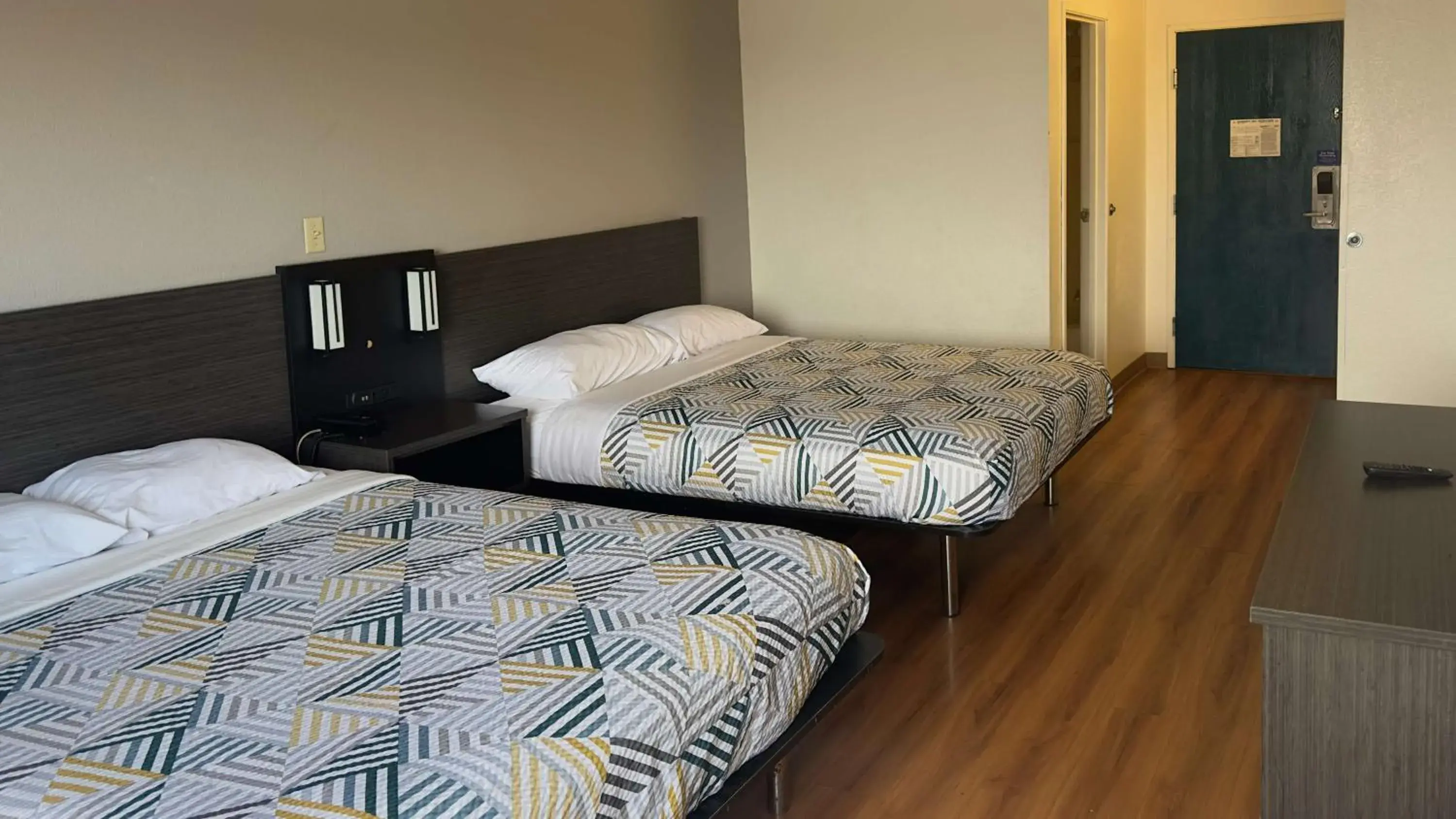 Queen Room with Two Queen Beds - single occupancy - Smoking in Motel 6-Waterloo, IA Queen Room with Two Queen Beds - single occupancy - Smoking in Motel 6-Waterloo, IA